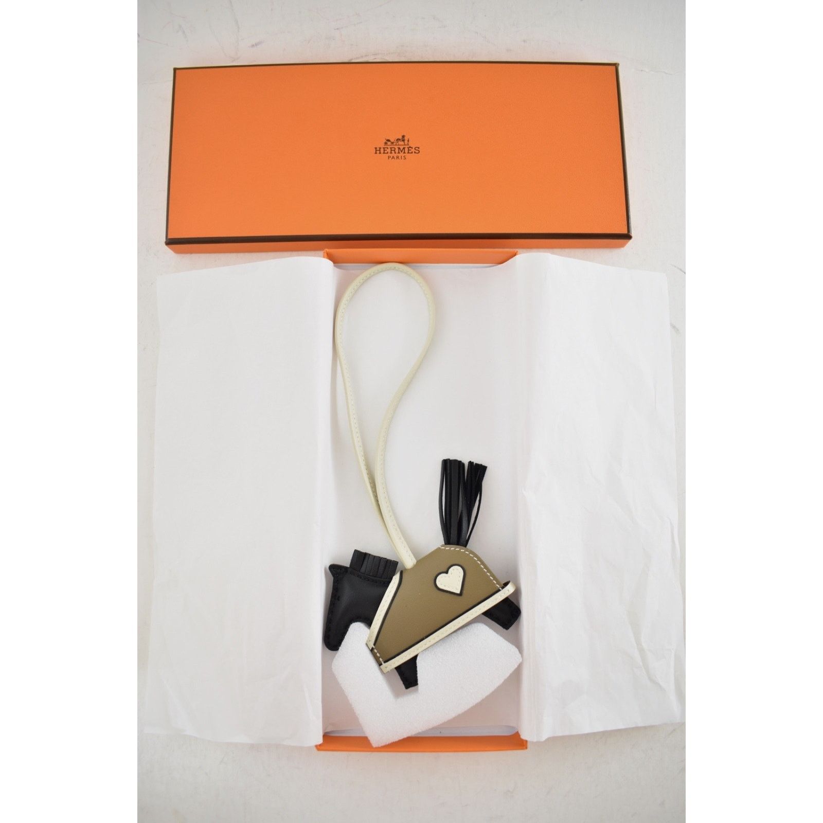 Hermes Hermes Horse Rodeo Coeur PM Heart Black Etoupe Leather Charm Size ONE SIZE - 2 Thumbnail