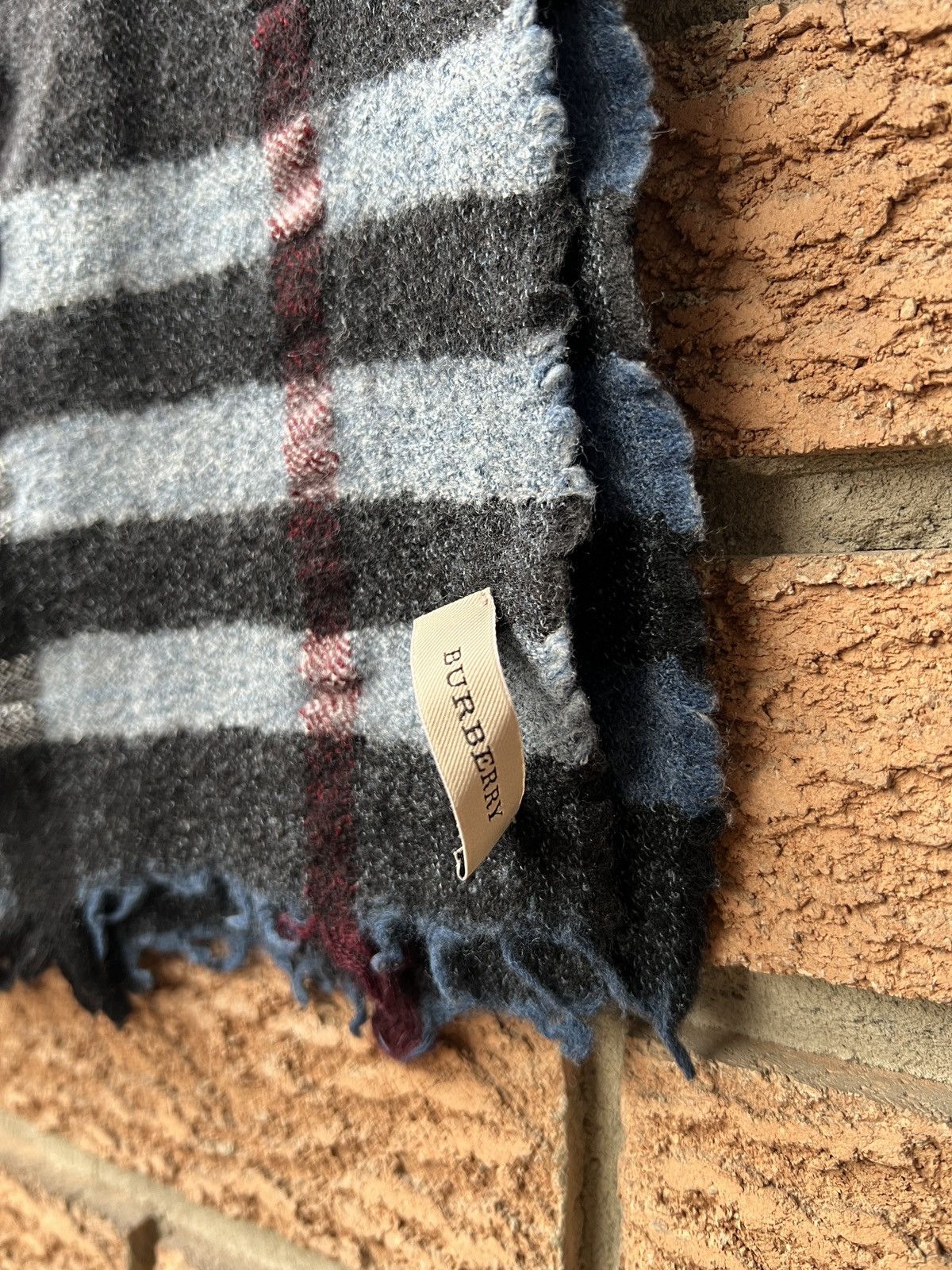 Burberry BURBERRY LAMBSWOOL SCARF/SHAWL Size ONE SIZE - 2 Thumbnail