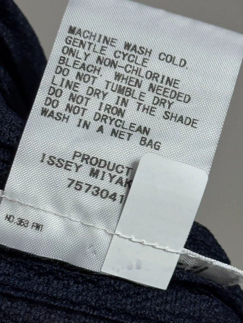Issey Miyake Issey Miyake size:2 A dark blue pleated cardigan Size S / US 4 / IT 40 - 5 Thumbnail