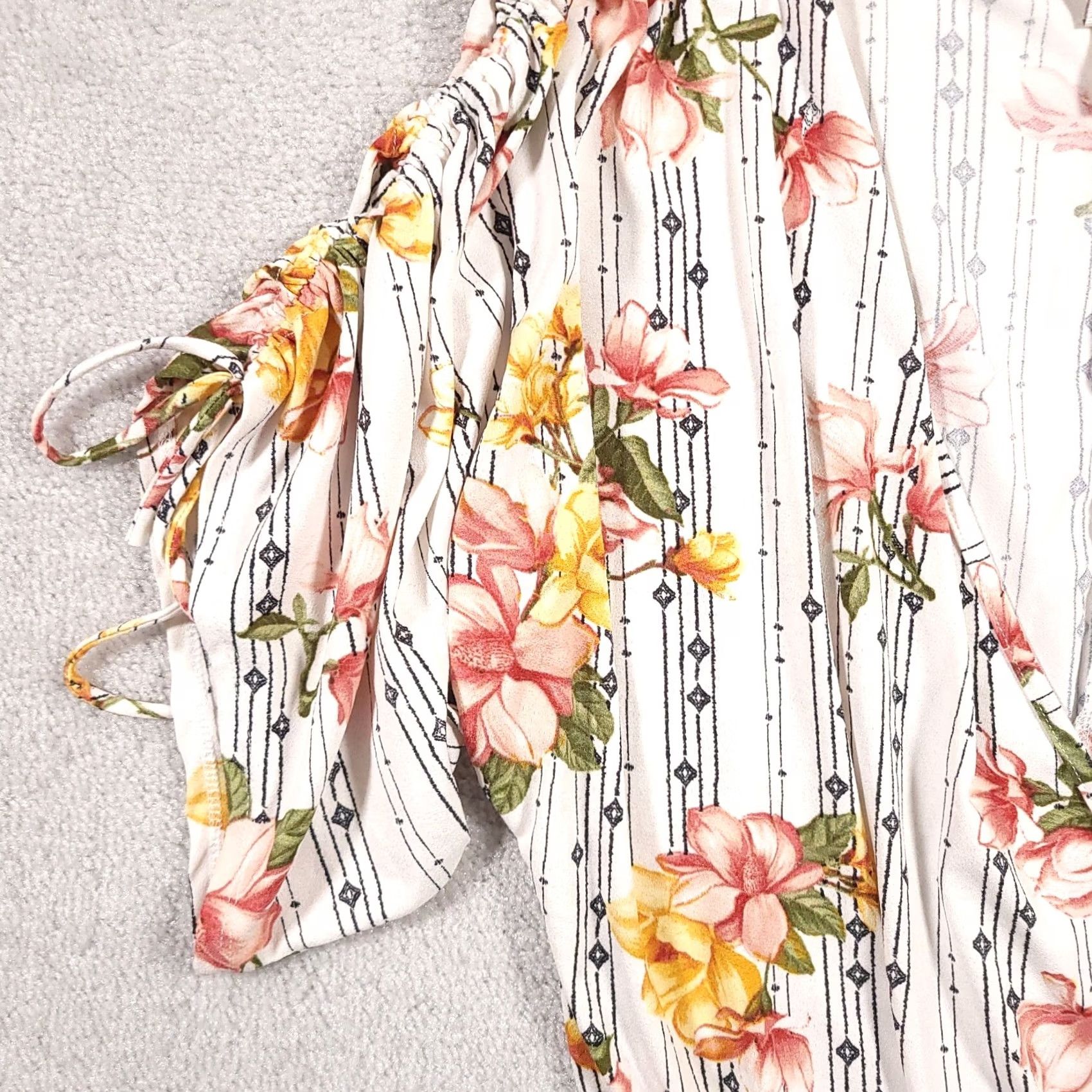 Vintage Daytrip Shirt Women's M Floral Surplice V-Neck Wide Half Sleeve Crop USA Shirt Women Size M / US 6-8 / IT 42-44 - 4 Thumbnail
