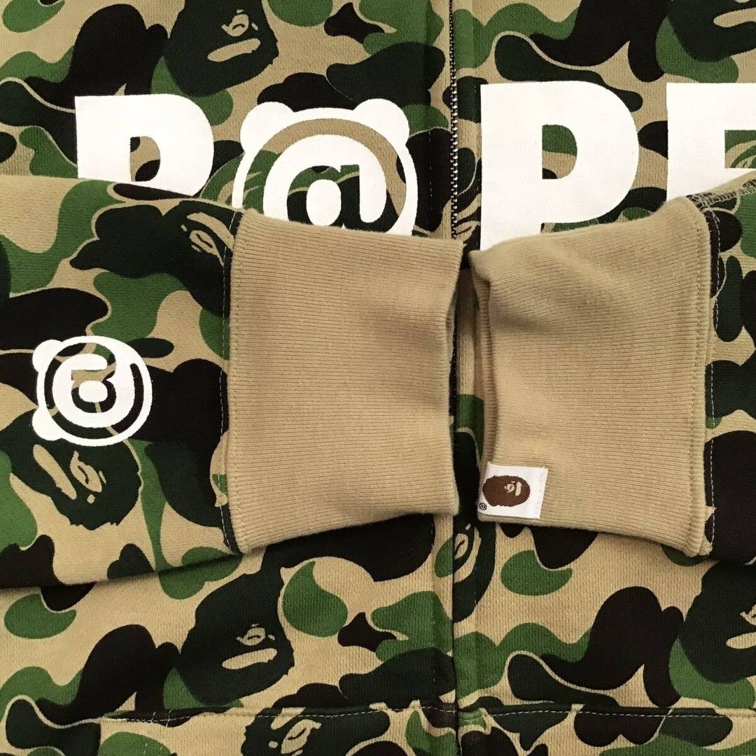Bape × Medicom Toy BAPE × medicom toy BE@R full zip hoodie ABC camo green APE Size US L / EU 52-54 / 3 - 5 Thumbnail