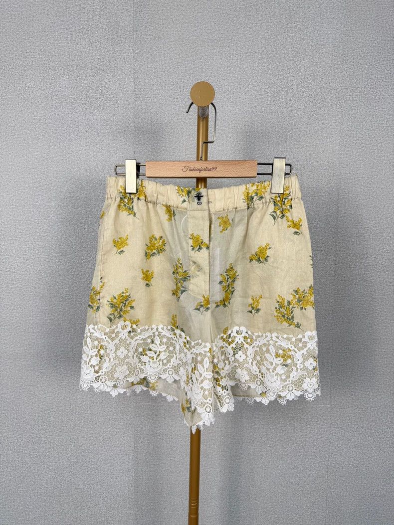Dior Dior Lace Trim Floral Shorts Size US 36 / EU 52 - 1 Thumbnail