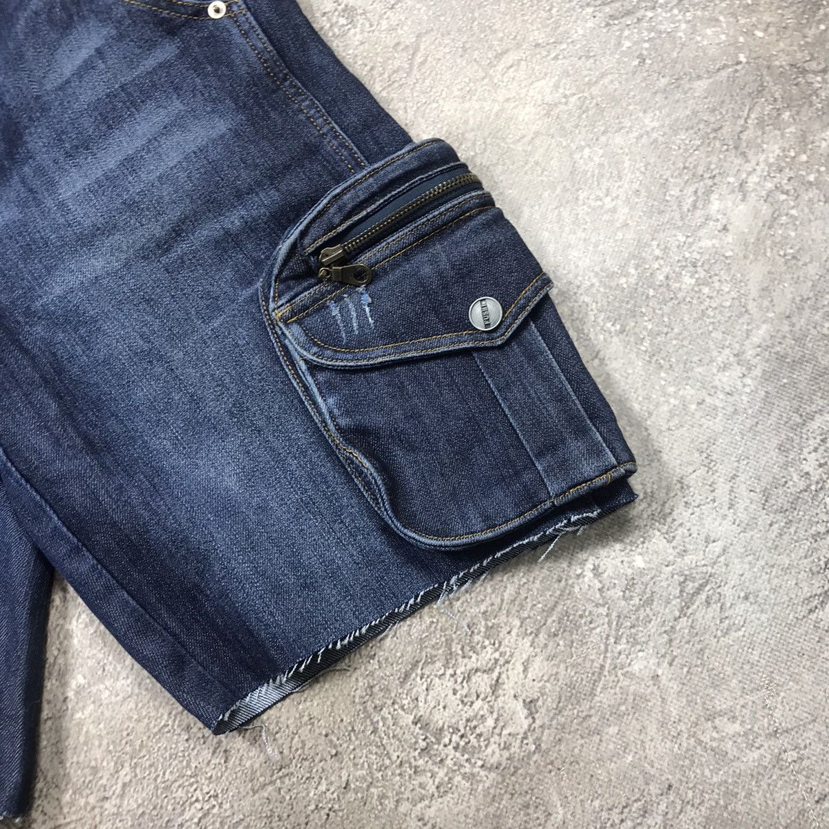 Japanese Brand VINTAGE CARGO DENIM DISTRESSED SHORTS JAPAN STREETWEAR Y2K Size US 28 / EU 44 - 4 Thumbnail