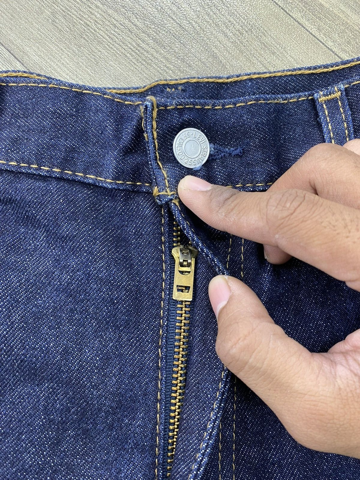 Levi's Vintage Clothing 2000s Vintage Levis 517 Bell Button Bootcut Flared Jeans Size US 33 - 7 Thumbnail