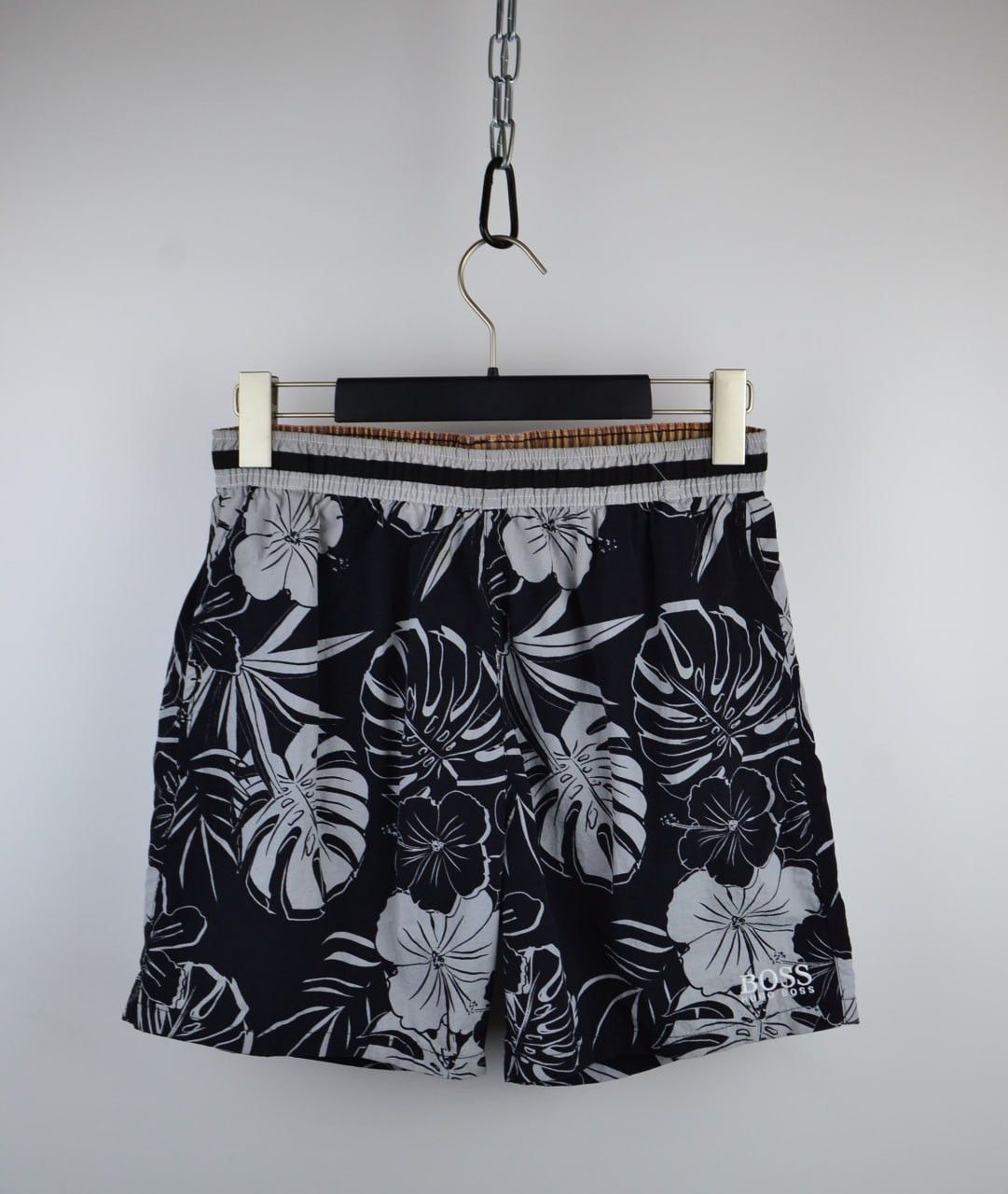 Hugo Boss Hugo Boss Shorts Hawaii Vintage Men size S Size US 30 / EU 46 - 1 Thumbnail