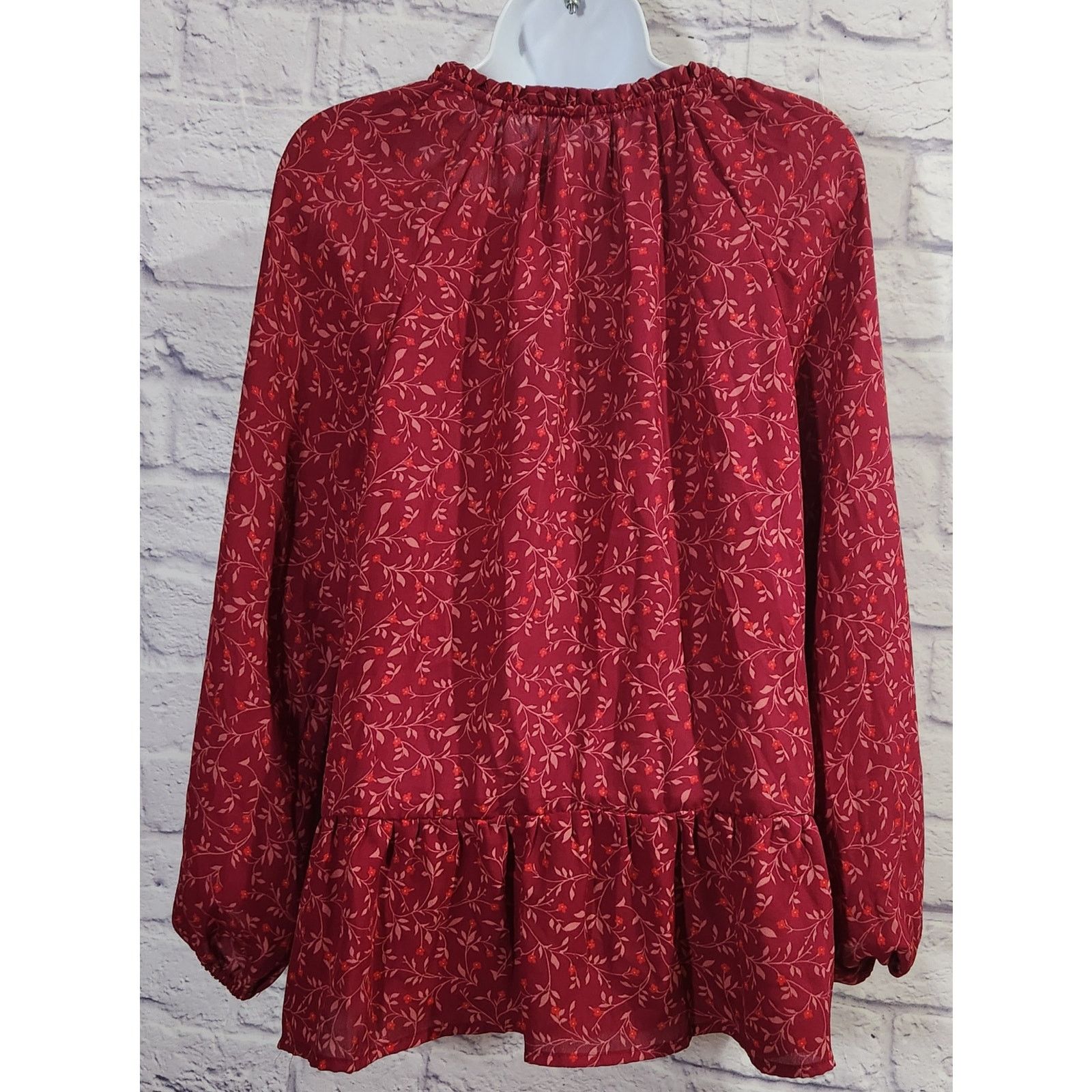 Other Old Navy Burgundy Floral Print Ruffled Hem Top L Lightweight Size L / US 10 / IT 46 - 4 Thumbnail