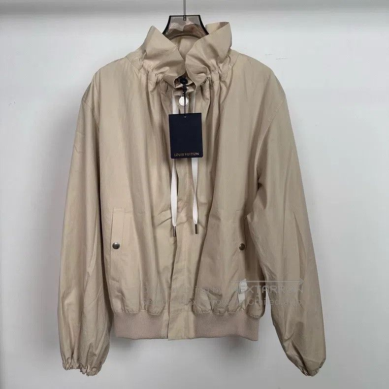 Louis Vuitton Louis Vuitton 25 khaki lace collar jacket Size XS / US 0-2 / IT 36-38 - 1 Thumbnail