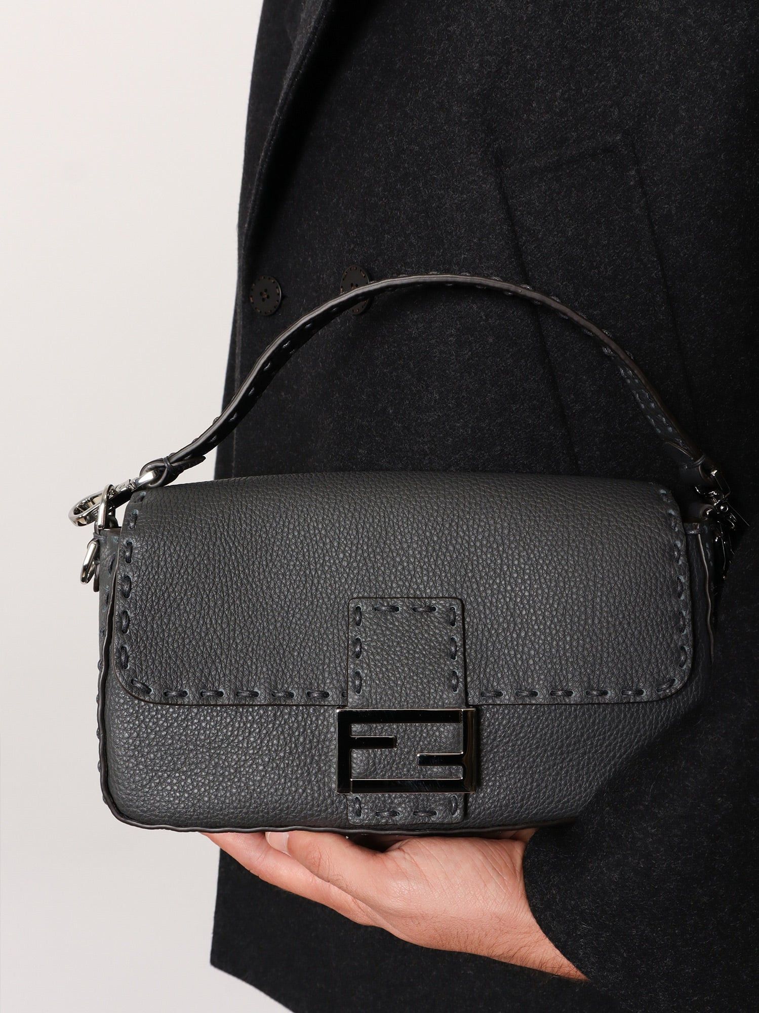 Fendi Baguette Leather Shoulder Bag With Selleria Stitchings Size ONE SIZE - 1 Thumbnail