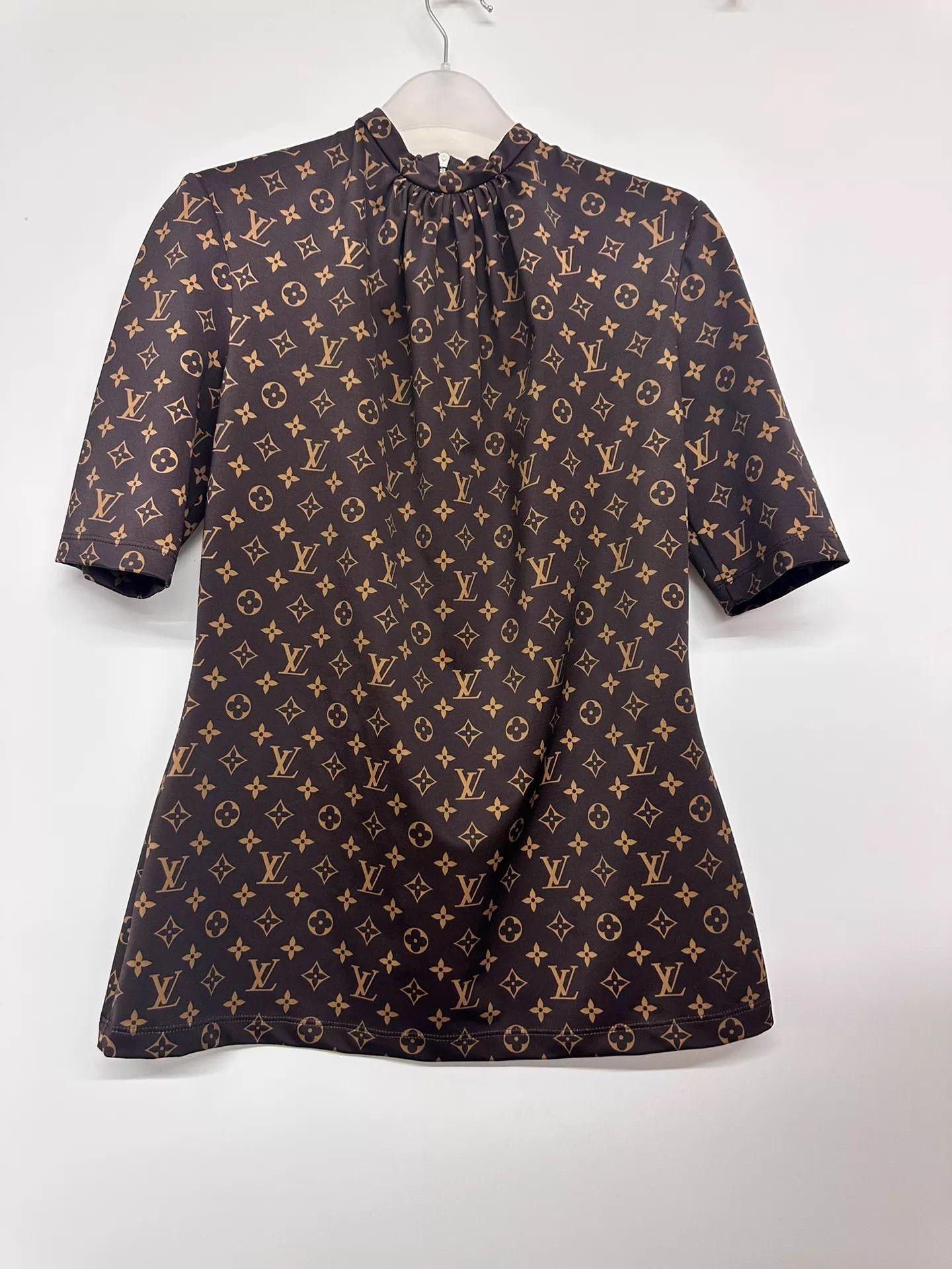 Louis Vuitton Louis Vuitton All Over Print Short Sleeve M 39s 94c 64l Size M / US 6-8 / IT 42-44 - 1 Thumbnail