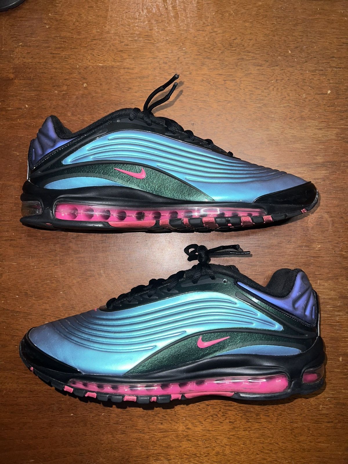 Air Max Deluxe Throwback Future size 10 Low Top Sneakers