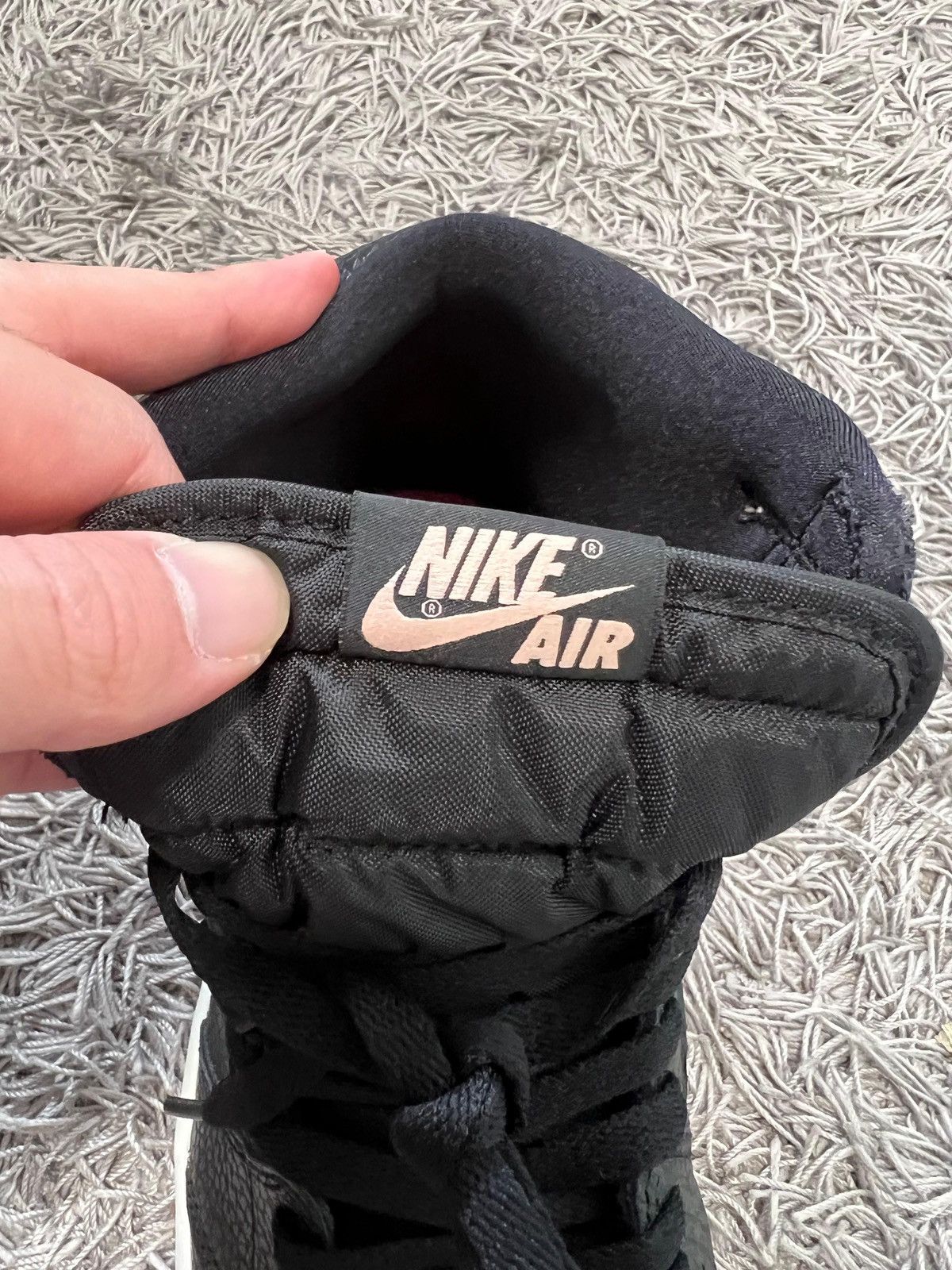 Nike Jordan 1 Retro High Black Crimson Tint Size US 9 / EU 42 - 9 Thumbnail