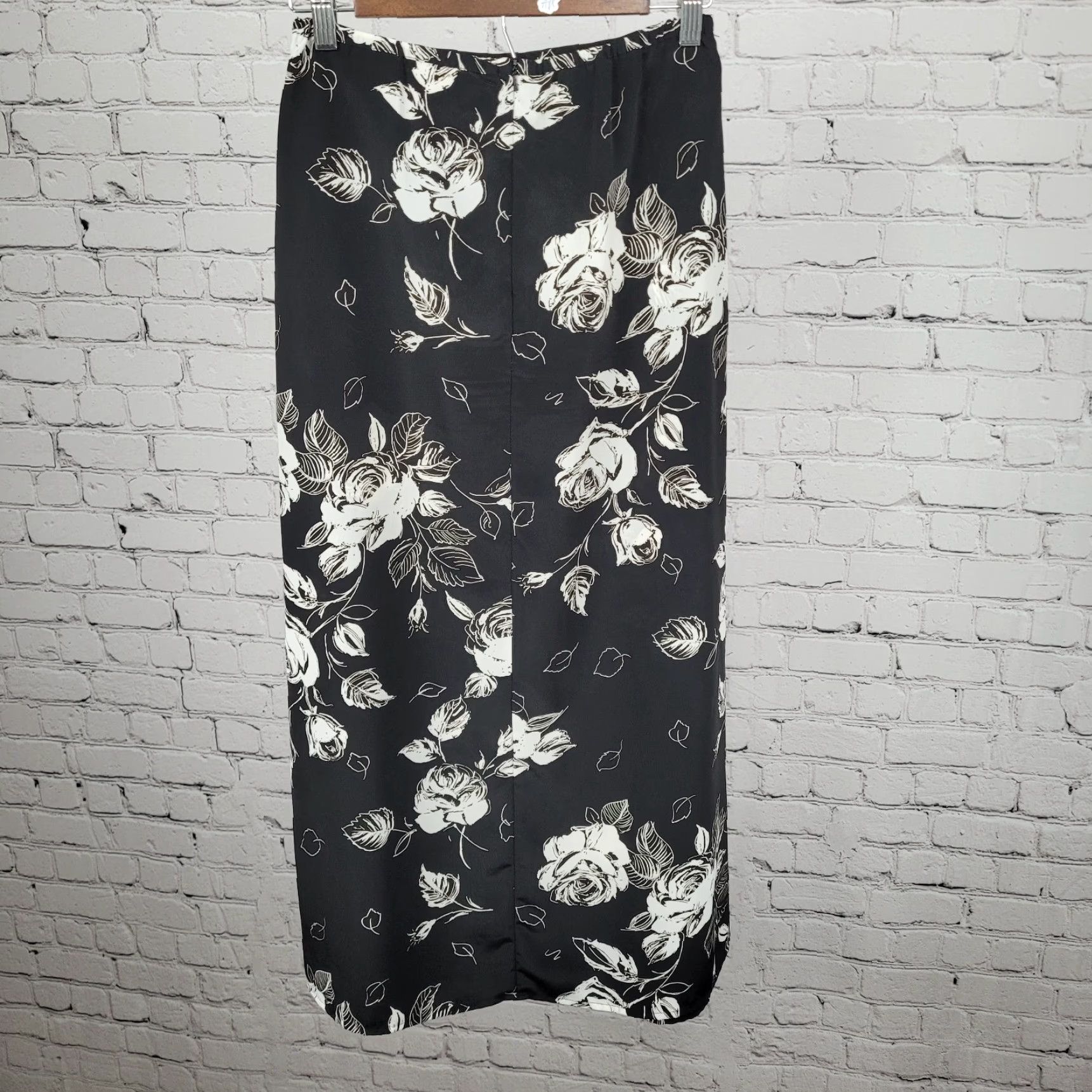 Express VINTAGE Express Skirt A-Line Women Long Black Roses Chiffon Floral Zip Elastic Waist 2 Summer Spring Fall Size 26" / US 2 / IT 38 - 2 Thumbnail