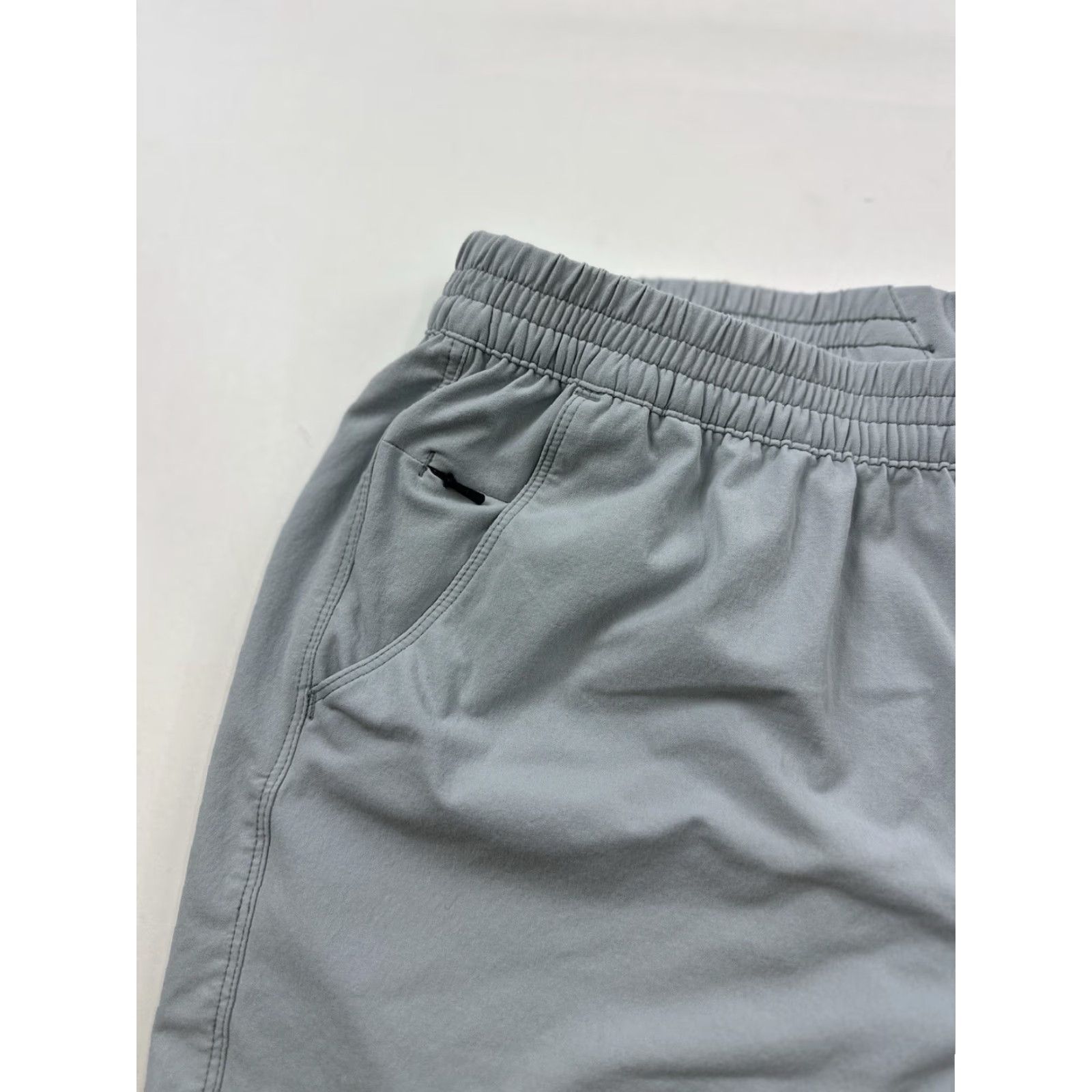 Vintage Columbia Shorts Women’s M Medium Grey Pleated Elastic Waist Size 32" / US 10 / IT 46 - 3 Thumbnail