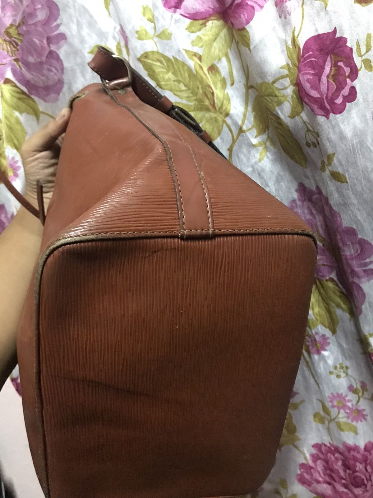 Louis Vuitton Authentic Louis Vuitton Epi Neo Size ONE SIZE - 9 Thumbnail