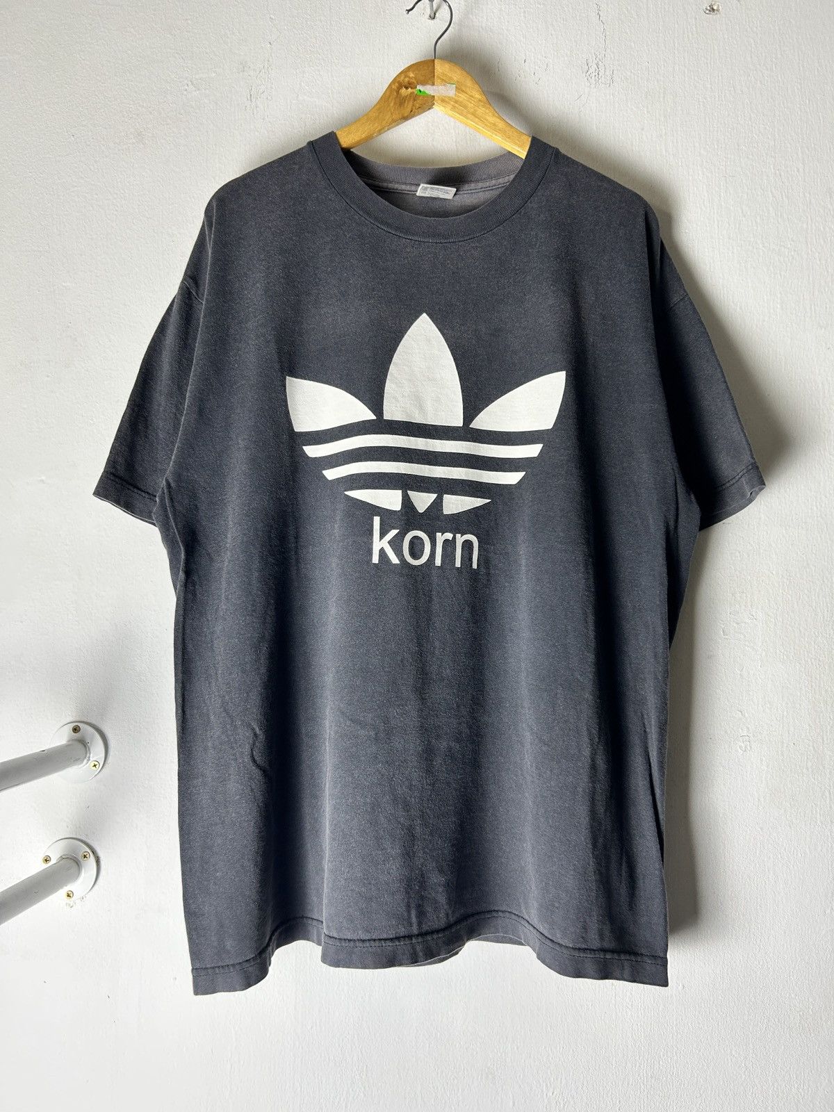 Band Tees Rare Vintage Korn Adidas Band metal with crazy backhit Size US XL / EU 56 / 4 - 1 Thumbnail