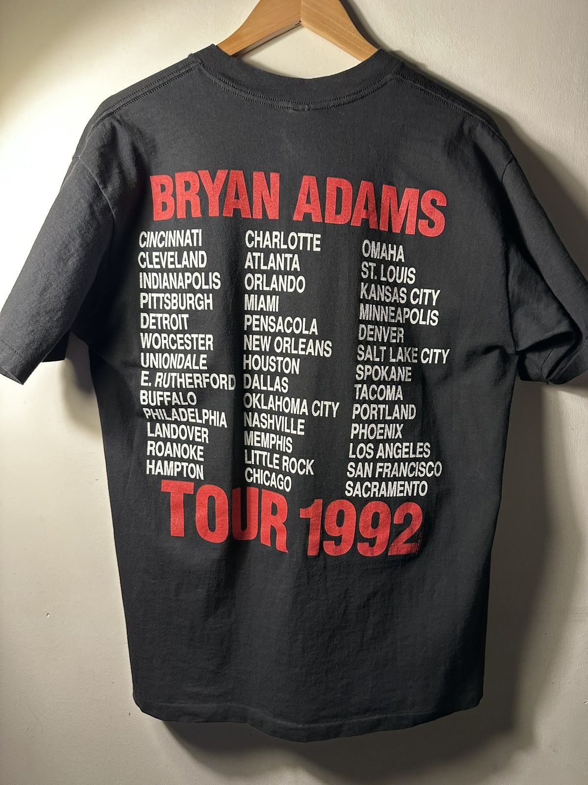 Vintage Vintage 1992 Bryan Adams Tour Tee Giant Tag XL Size US XL / EU 56 / 4 - 6 Thumbnail