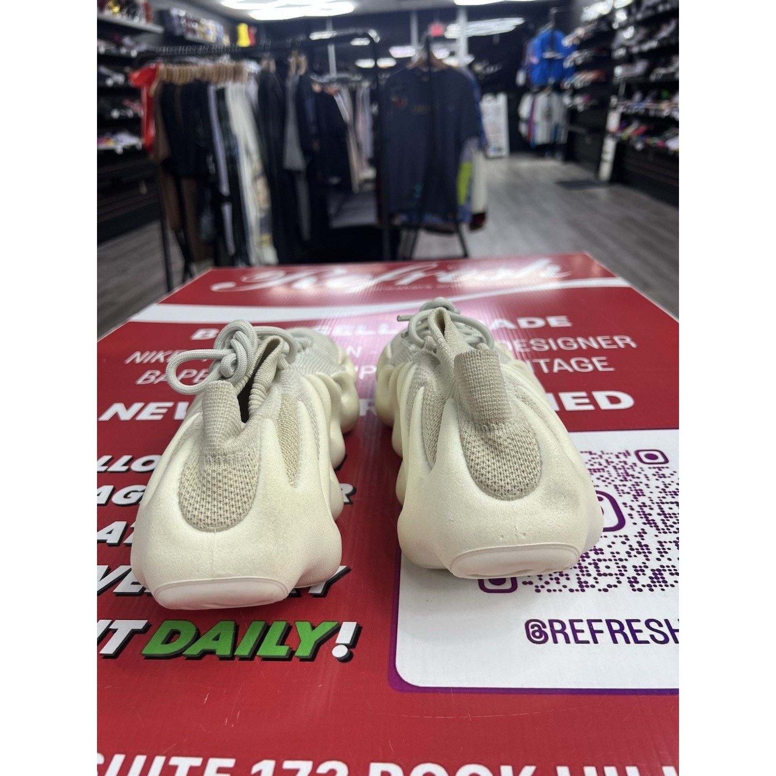 Adidas adidas Yeezy 450 Cloud White Size 10.5 H68038 Size US 10.5 / EU 43-44 - 2 Thumbnail