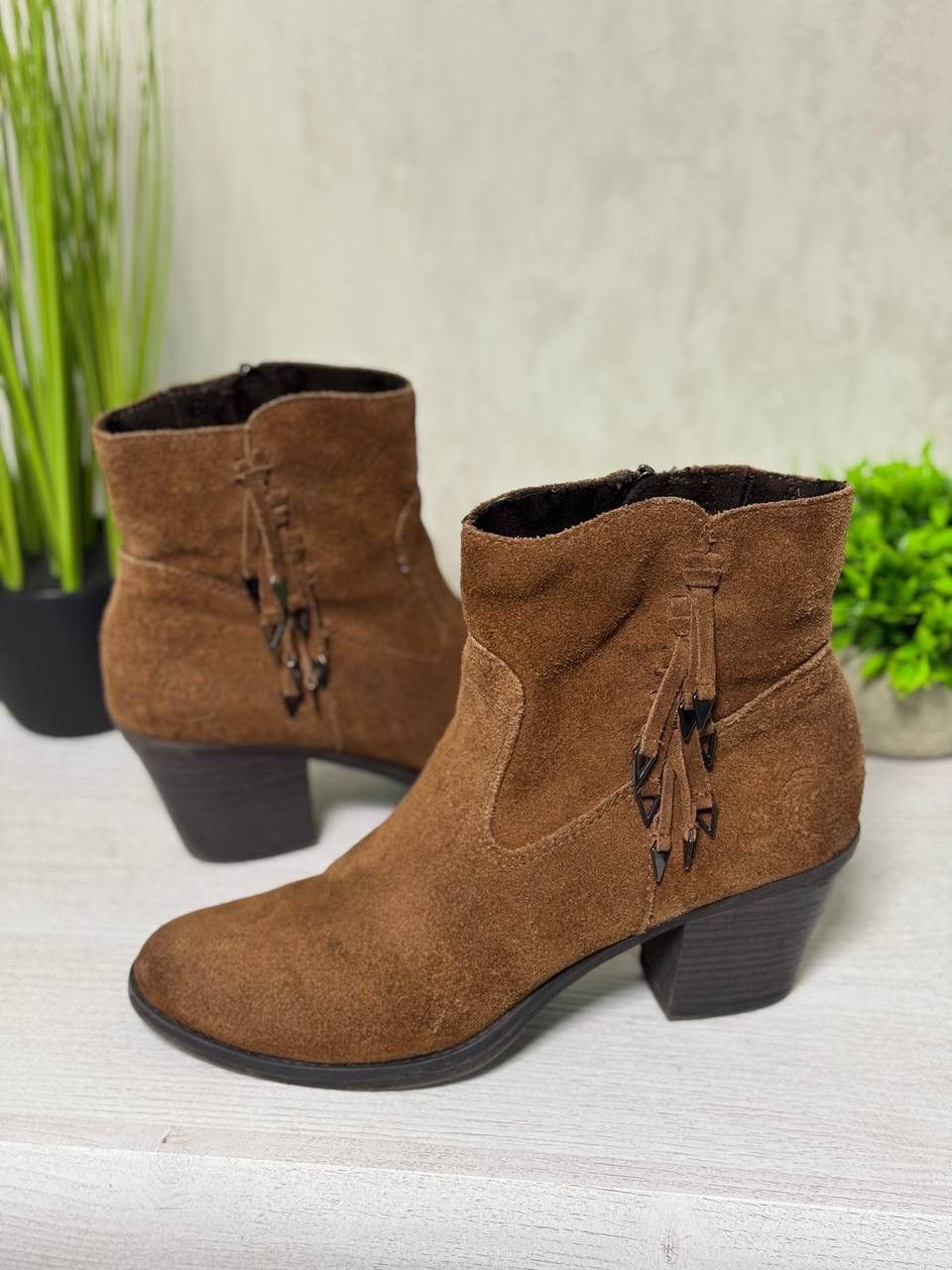 Le Grande Bleu (L.G.B.) Women’s Marco Tozzi Suede ankle boots Western Cowboy 00s Size US 10 / IT 40 - 2 Thumbnail