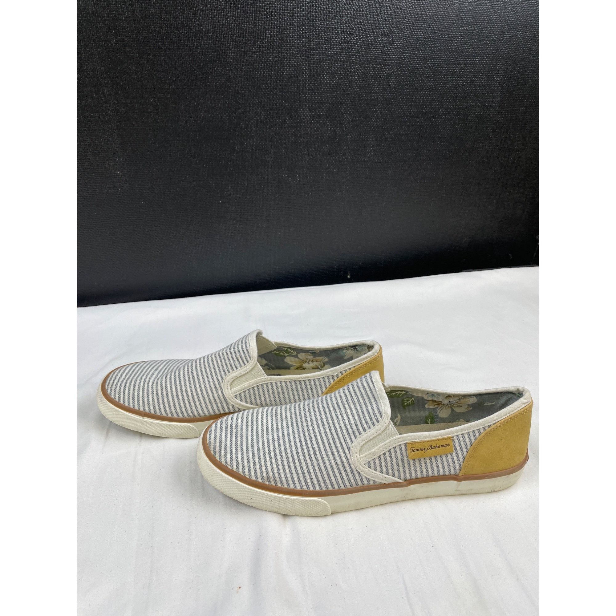 Tommy Bahama Tommy Bahama Women's White Striped/Yellow Shoes/ Slip on Siz Size US 9.5 / IT 39.5 - 3 Thumbnail