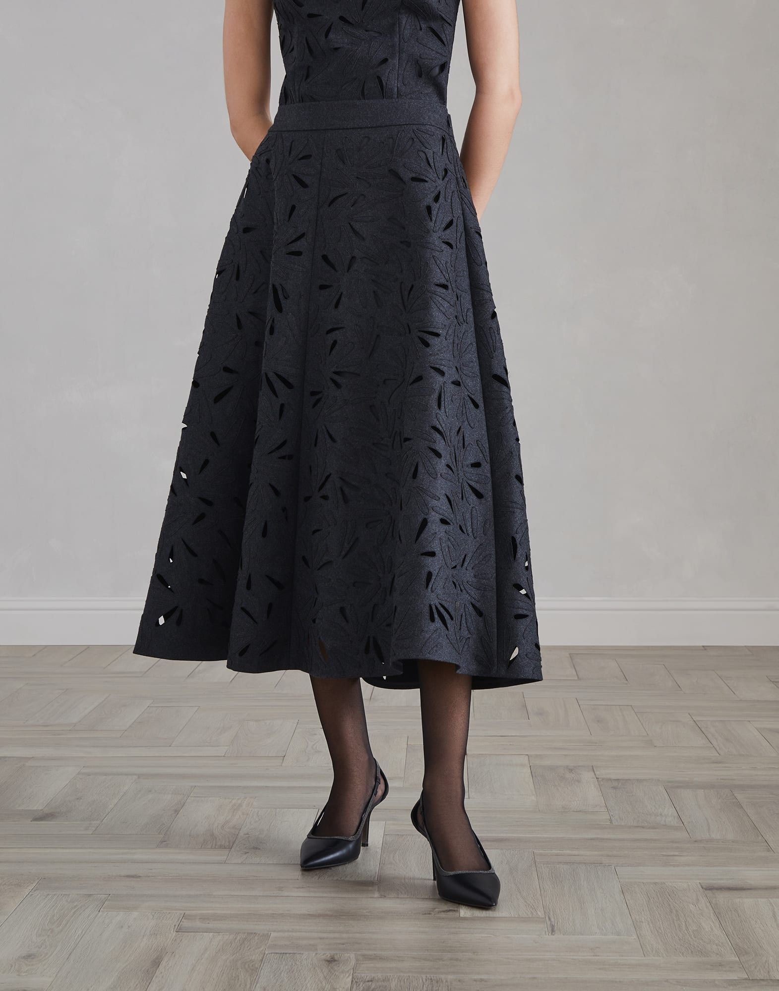 Brunello Cucinelli o1la1rc1a1025 Skirt in Navy Size 25" / US 0 / IT 36 - 1 Thumbnail
