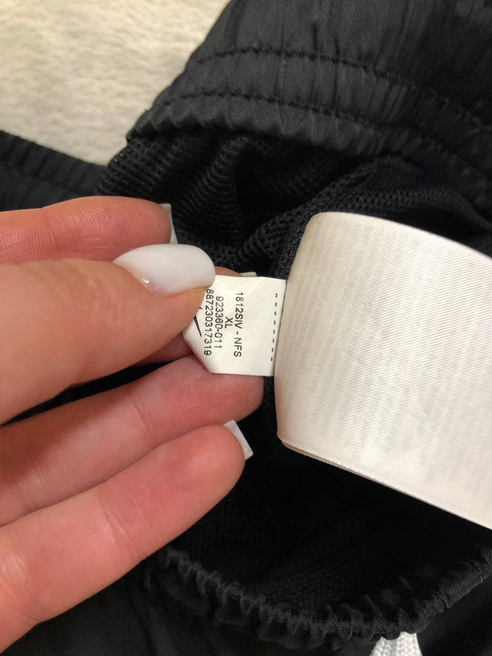 Nike Nike logo shorts Size US 36 / EU 52 - 2 Thumbnail