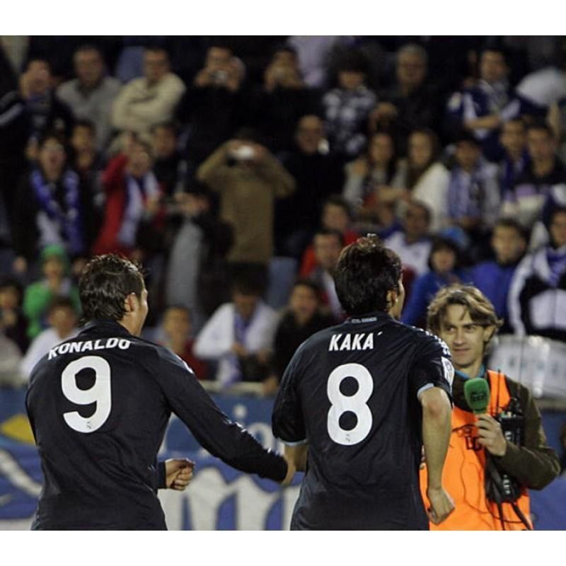Adidas Kaka Real Madrid 2009 2010 DEBUT Soccer Jersey XL SKU# E8433 Size US XL / EU 56 / 4 - 9 Thumbnail