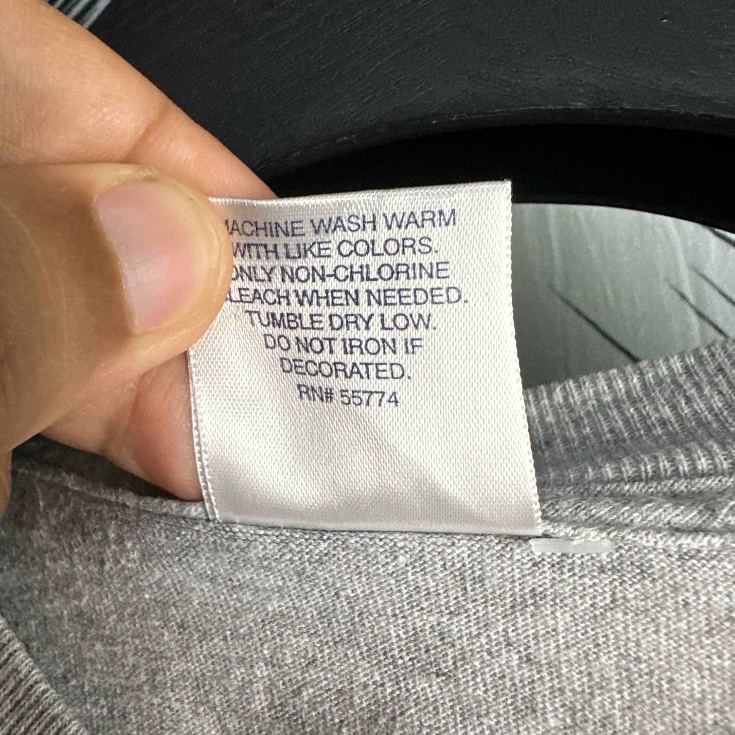 Vintage Vintage 2000s Calvin Klein T-Shirt Size US L / EU 52-54 / 3 - 6 Thumbnail