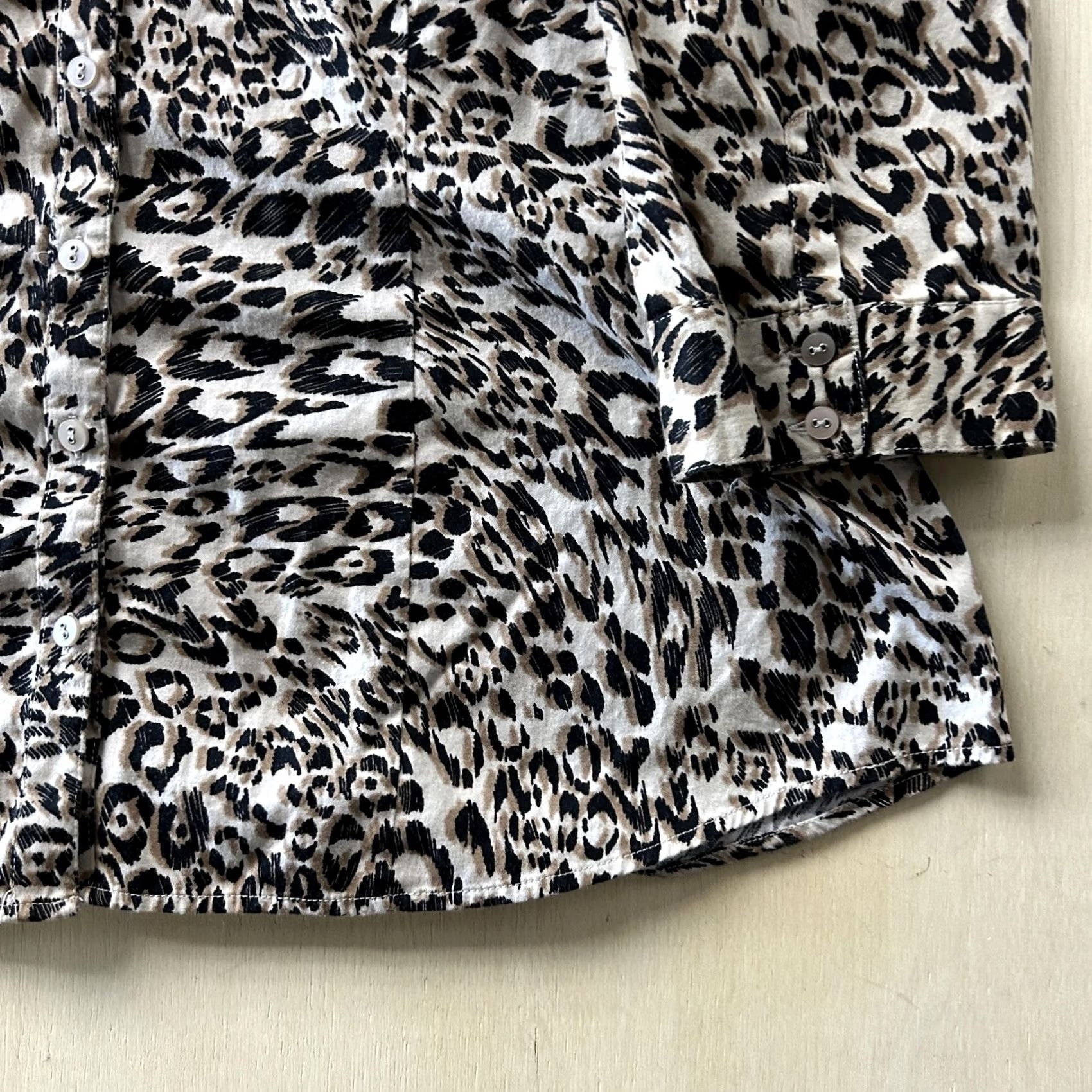 Vintage VINTAGE Y2K 212 Collection Button Up Shirt Womens 2X Brown Leopard Animal Print Shirt Size XXL / US 16-18 / IT 52-54 - 2 Thumbnail
