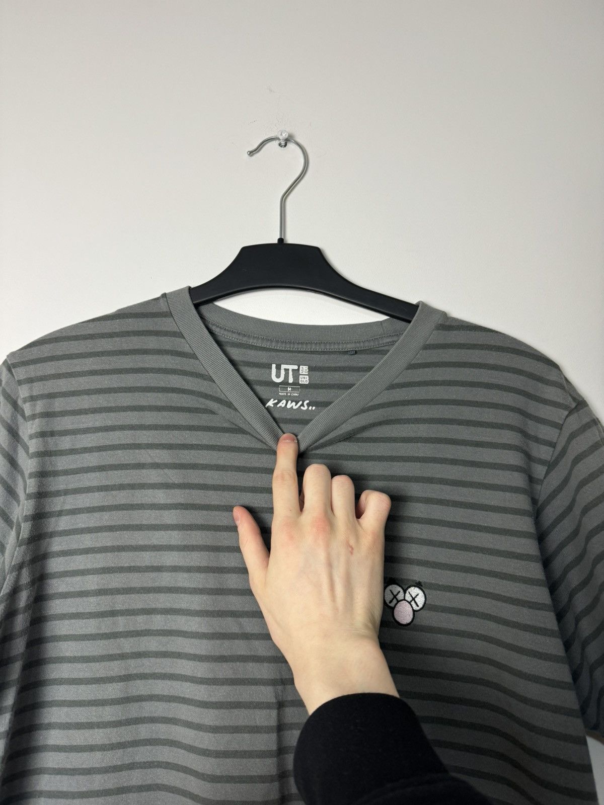 Japanese Brand Rare Kaws x Uniqlo tee gray striped Japanese designer Y2K Size US M / EU 48-50 / 2 - 12 Thumbnail