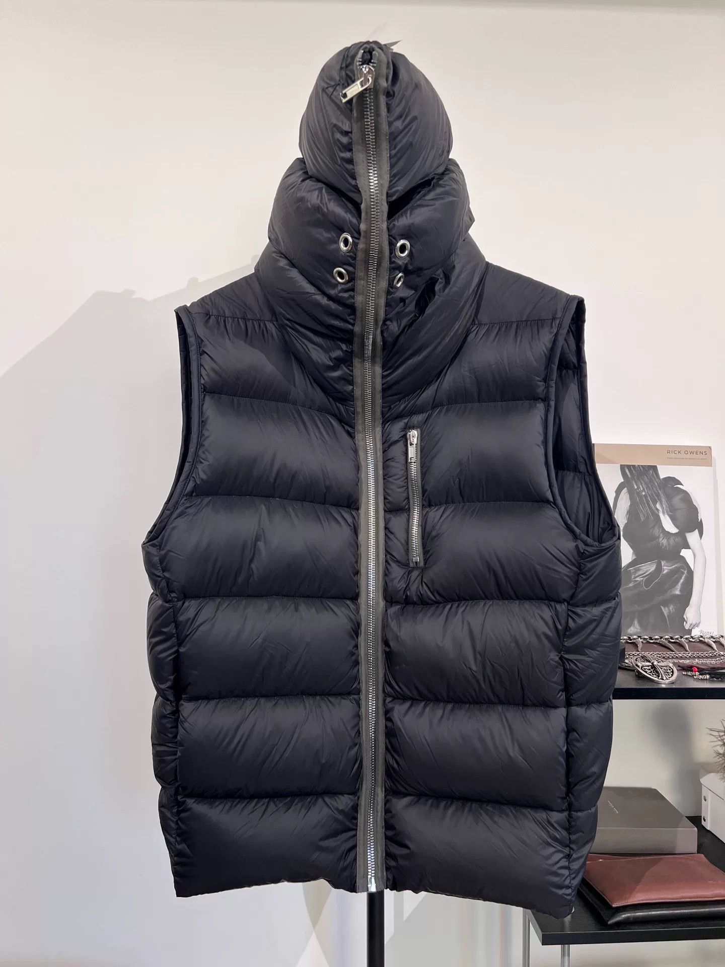 Rick Owens Rick Owens Shark Head Down Vest Size US XXL / EU 58 / 5 - 1 Thumbnail