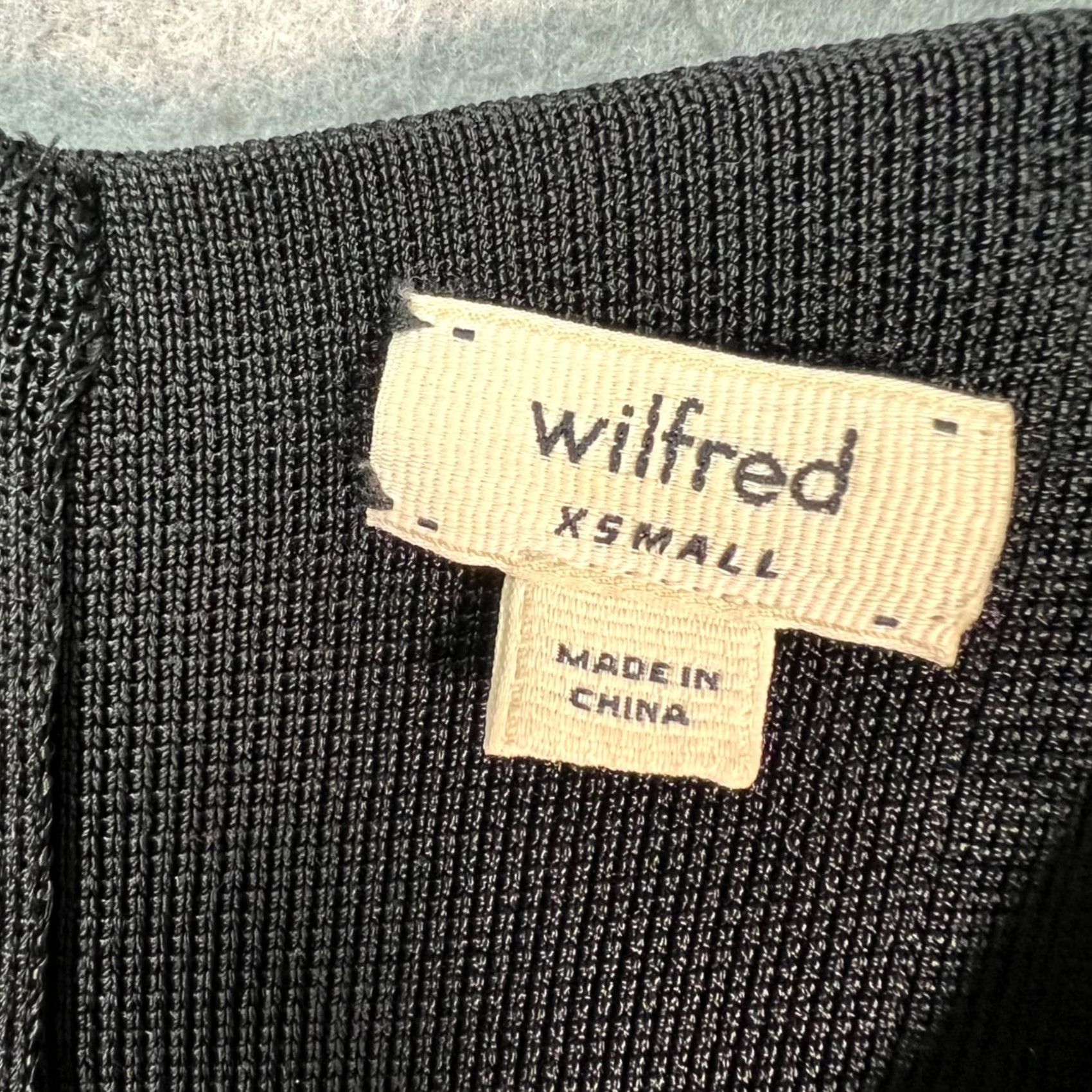 Vintage Wilfred Womens XS Black Pleated Knit Skirt Mini High Waistband Back Zipper, Zipper, Solid, Casual, Spring/Summer/Fall, Adults, Skirt, Women, XS, Black Size 26" / US 2 / IT 38 - 3 Thumbnail