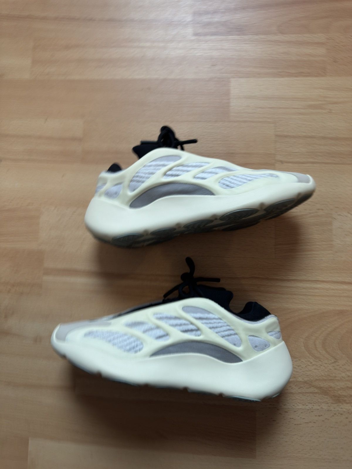 Yeezy Yeezy 700v3 Azael Size US 8 / EU 41 - 3 Thumbnail