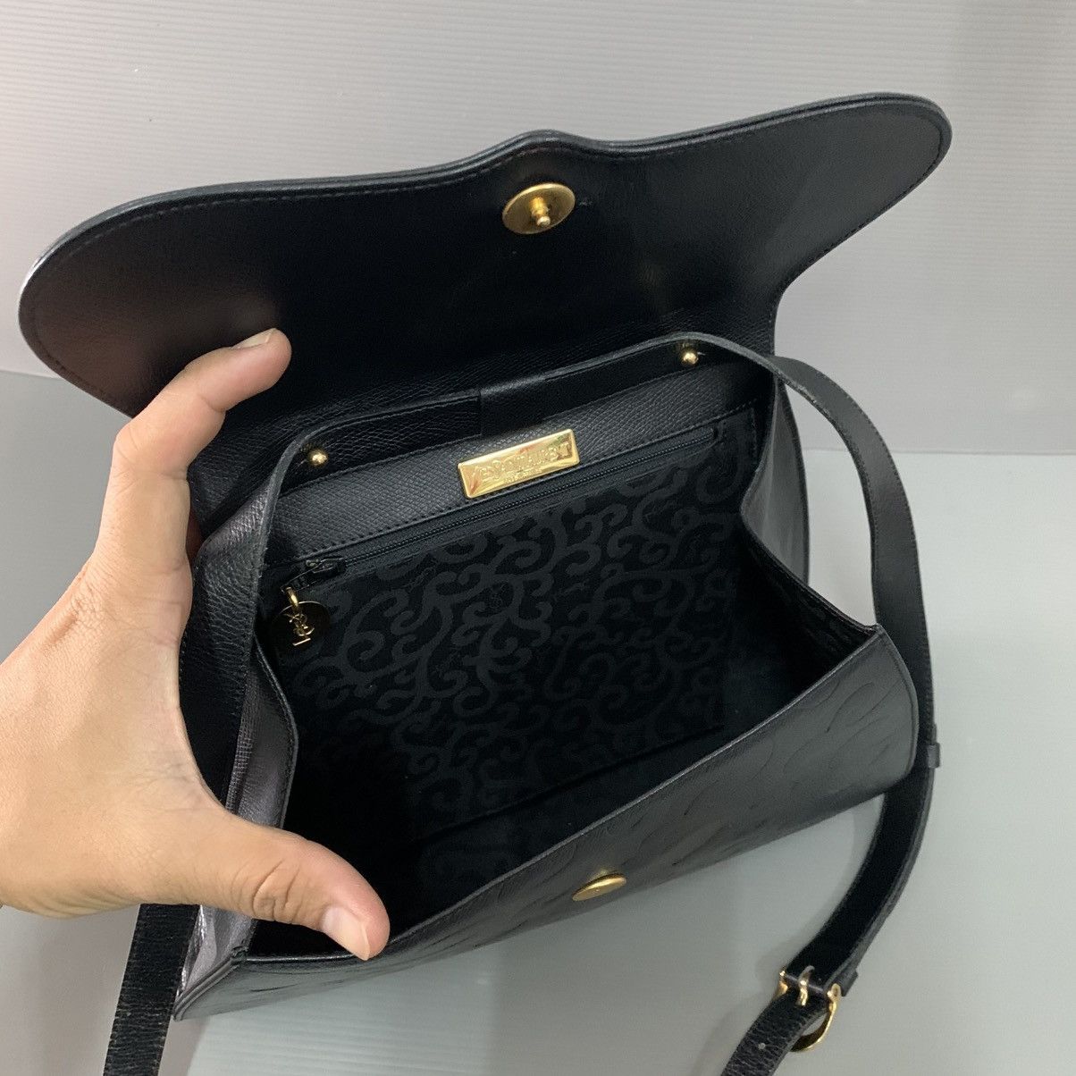 Yves Saint Laurent Saint Laurent 1990-2000s logo-debossed shoulder bag Size ONE SIZE - 12 Thumbnail