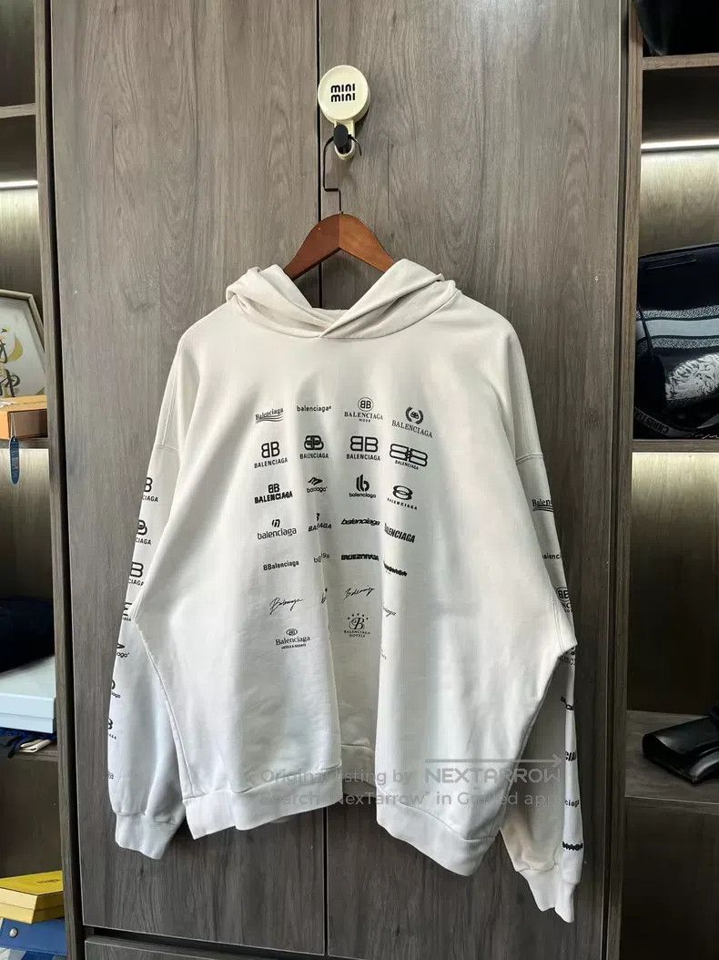 Balenciaga Balenciaga Multielement Full Print Logo Hoodie Size US S / EU 44-46 / 1 - 7 Thumbnail