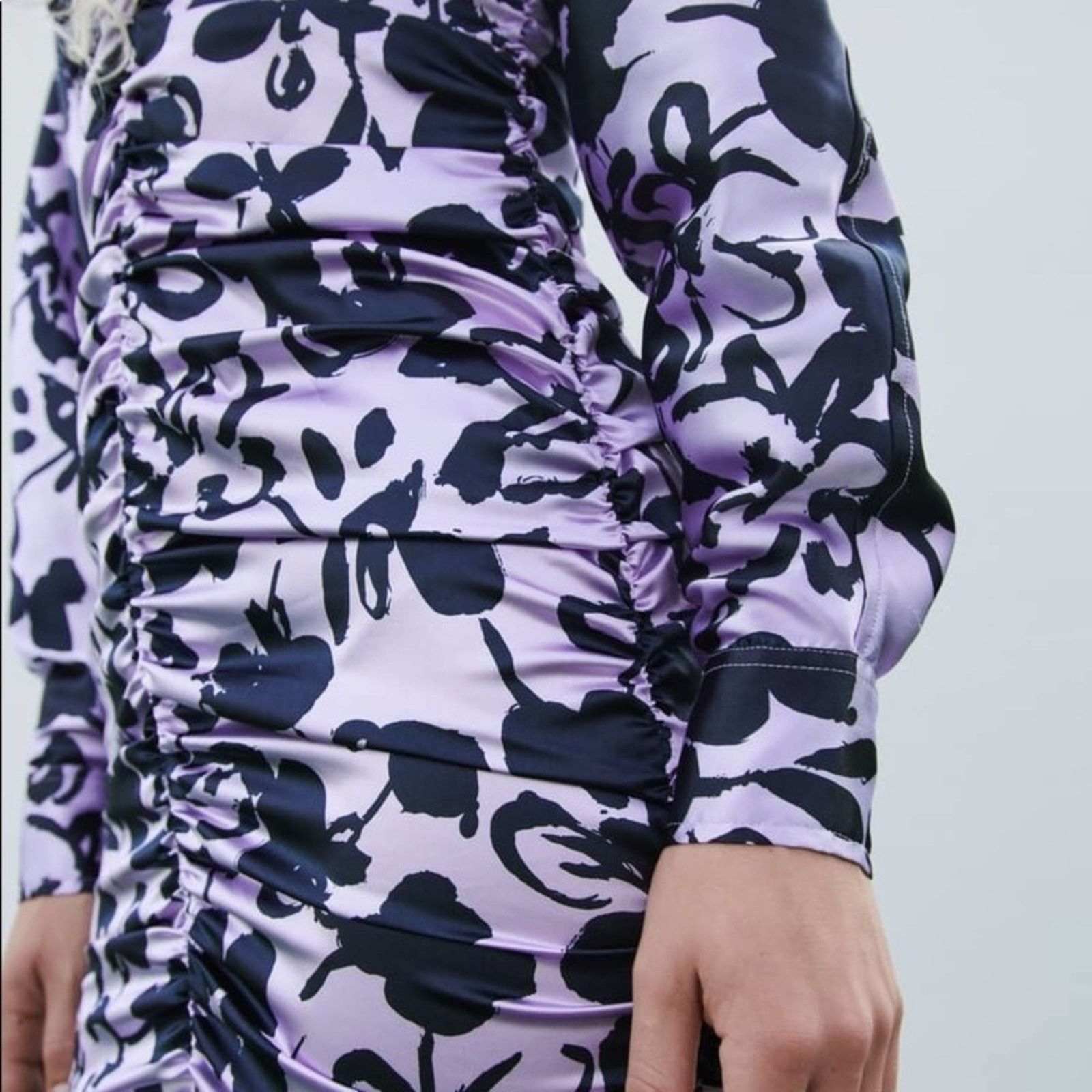 Zara - ZARA BLOGGER FAVORITE SATIN EFFECT PRINT DRESS Size XL / US 12-14 / IT 48-50 - 9 Thumbnail