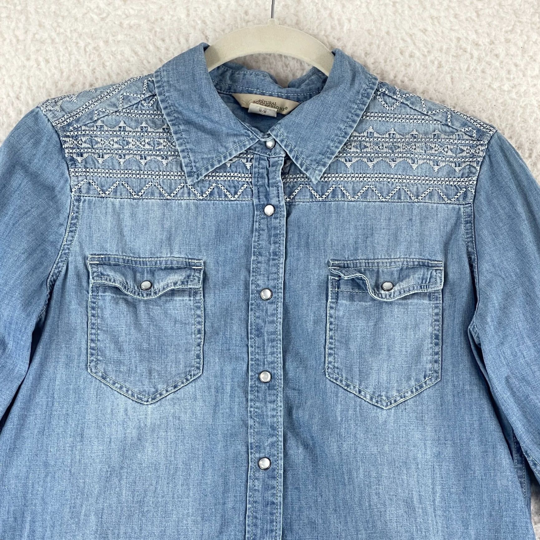 Vintage Natural Reflections Blue Chambray Snap Button Shirt Womens Medium Embroidered Button-Up Casual Shirt Size M / US 6-8 / IT 42-44 - 3 Thumbnail