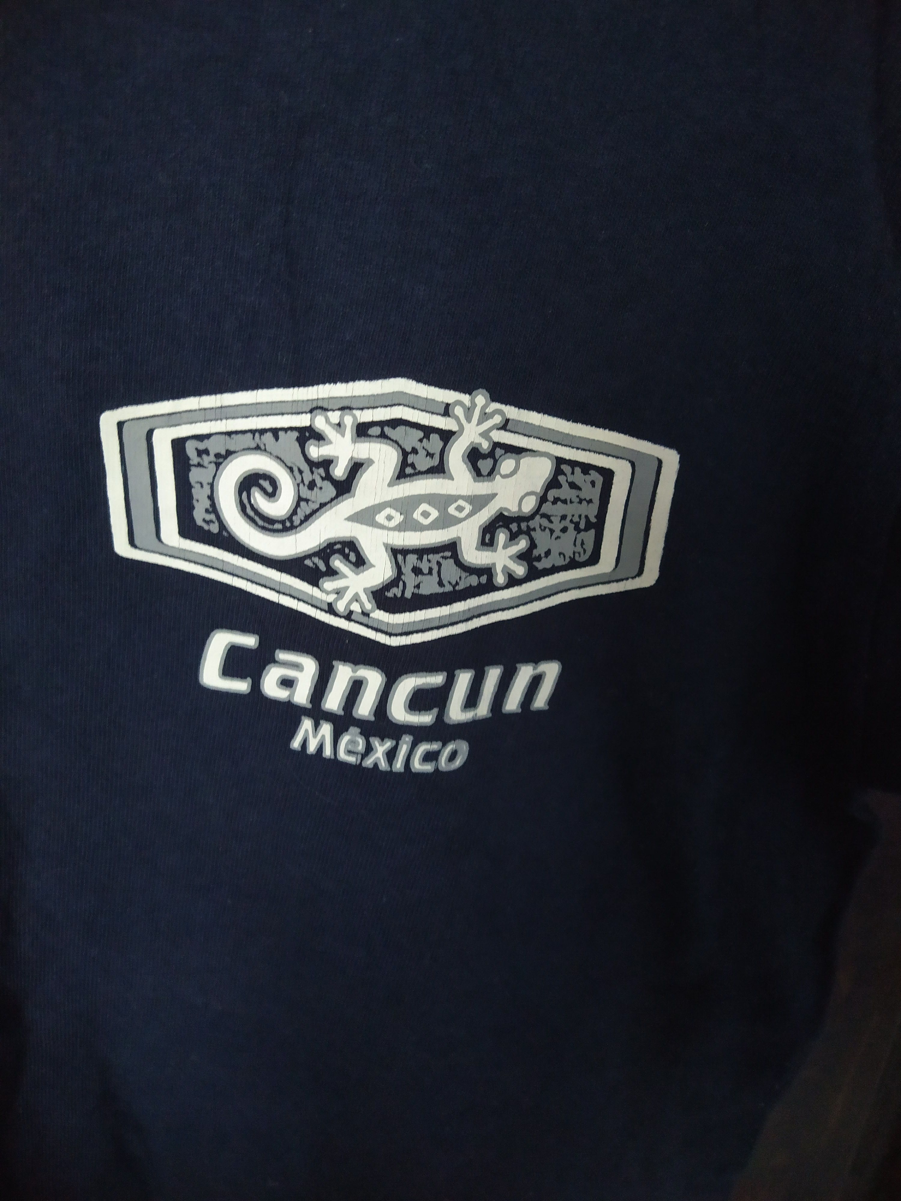 Vintage Vintage Cancun Mexico T-Shirt Navy Blue Y2K / 90s Size US S / EU 44-46 / 1 - 3 Thumbnail