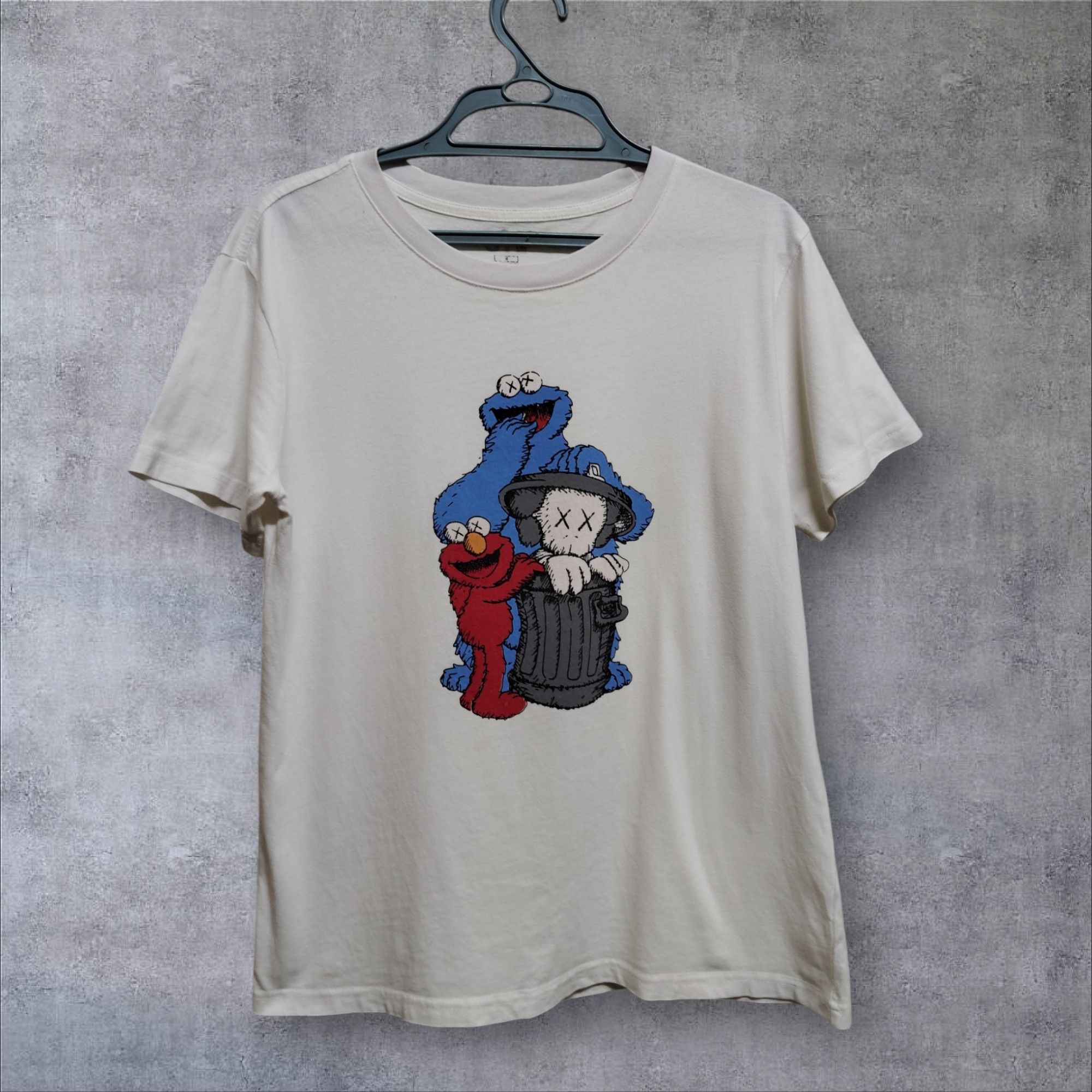 Cartoon Network SESAME STREET x KAWS WHITE T-SHIRT Size US M / EU 48-50 / 2 - 1 Thumbnail