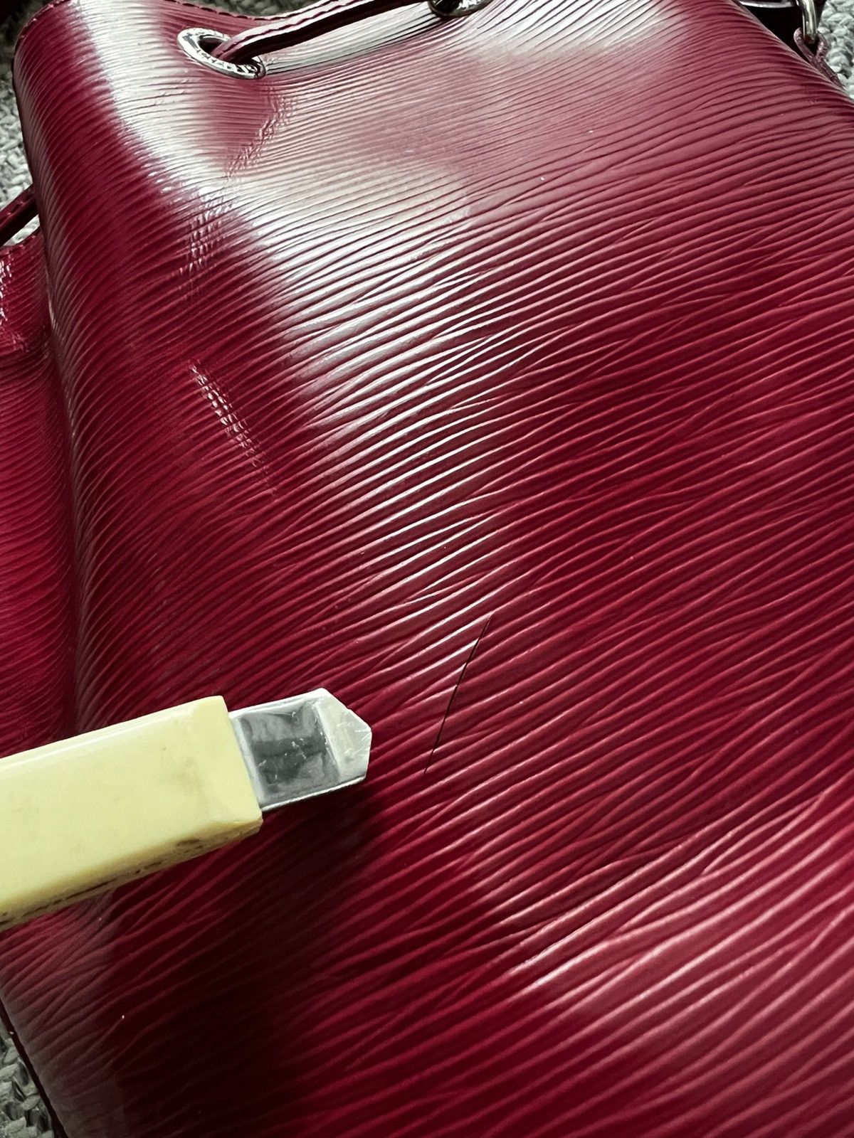 Louis Vuitton Louis Vuitton Fuchsia Epi Leather Noe BB Bag Size ONE SIZE - 10 Thumbnail