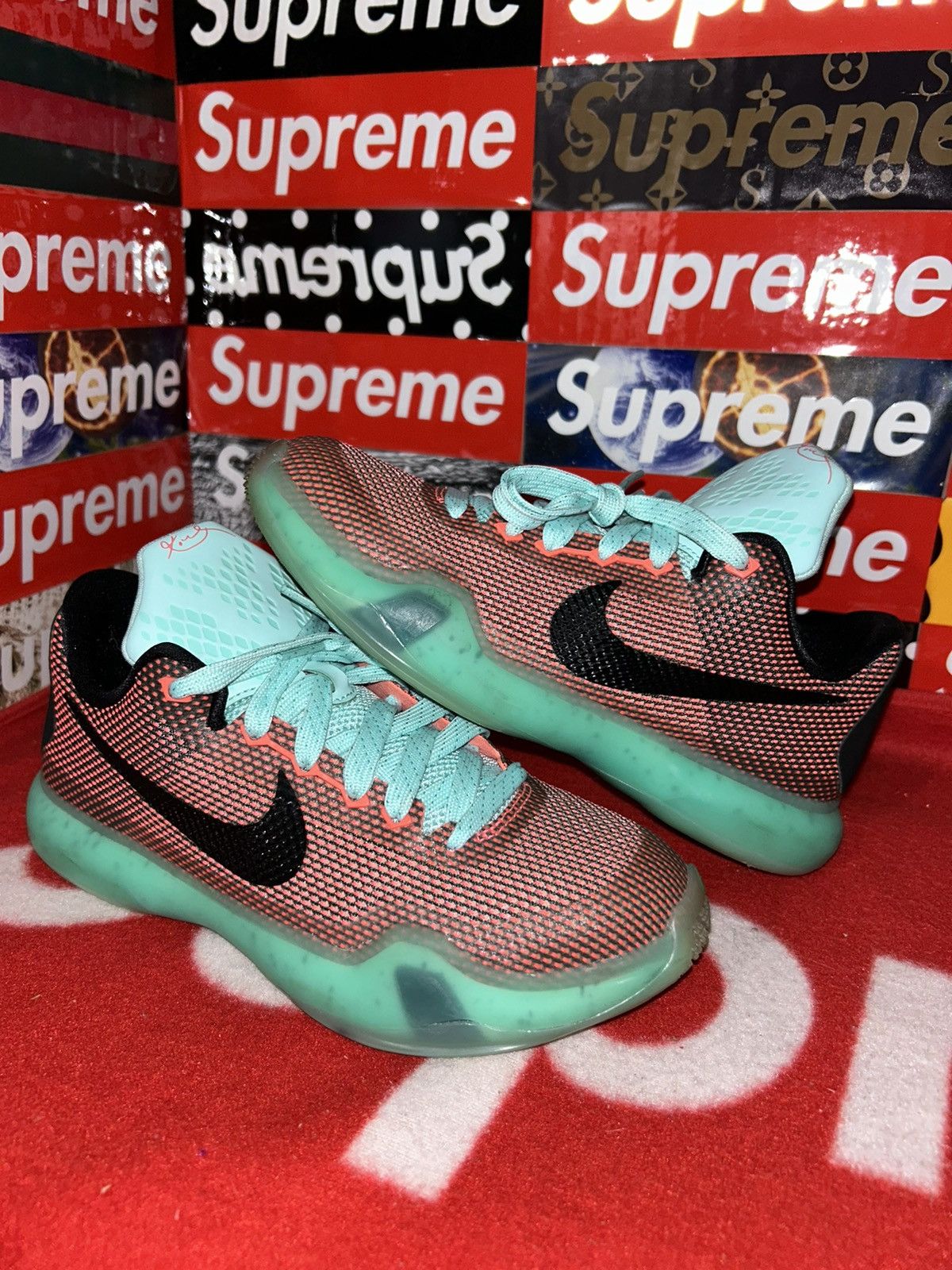 Nike Nike Kobe 10 Easter GS 726067-808 size 3.5y VNDS Size US 5 / EU 37 - 1 Thumbnail
