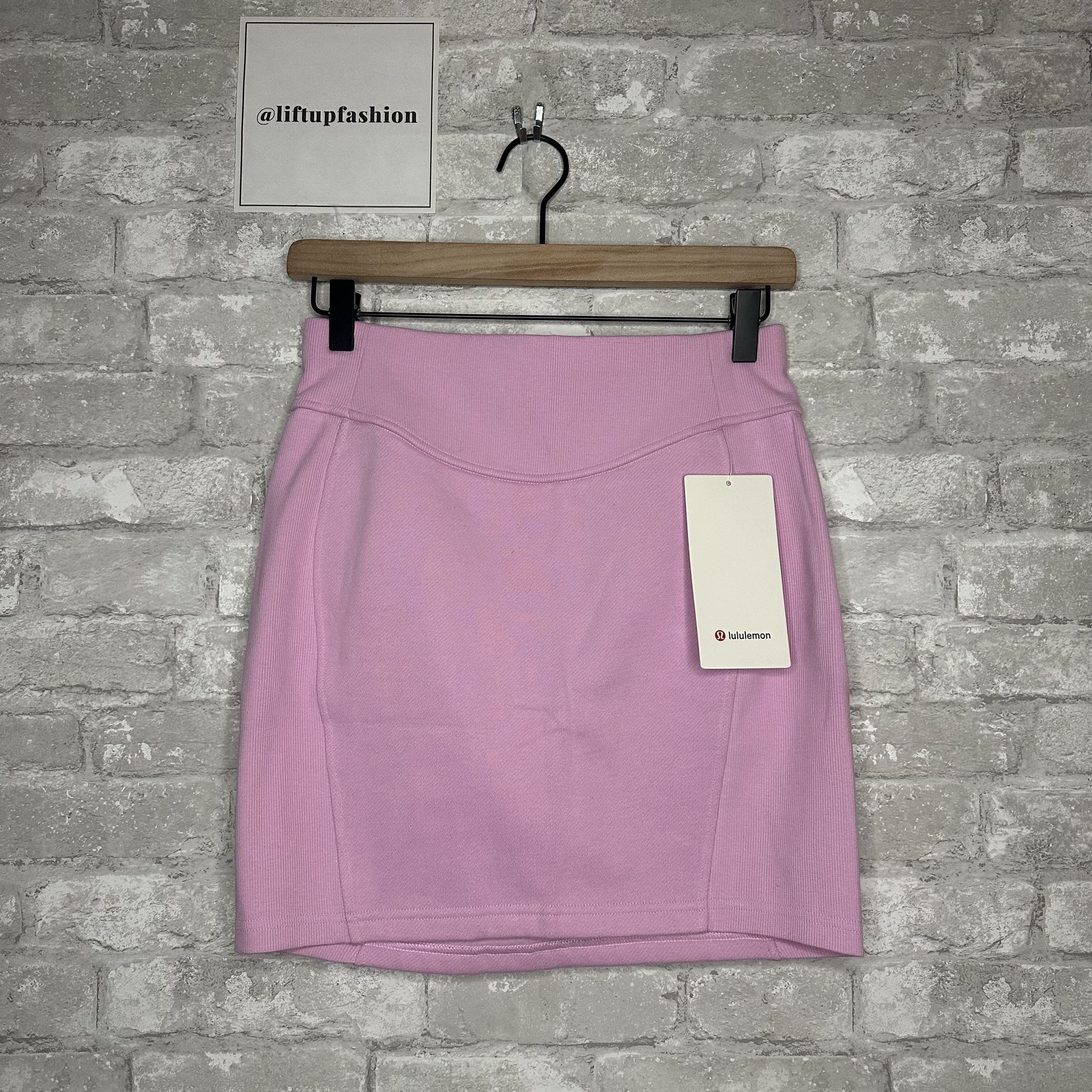 Lululemon Lululemon Scuba High Rise Mini Skirt NWT Size Small (VITP) Size 28" / US 6 / IT 42 - 1 Thumbnail
