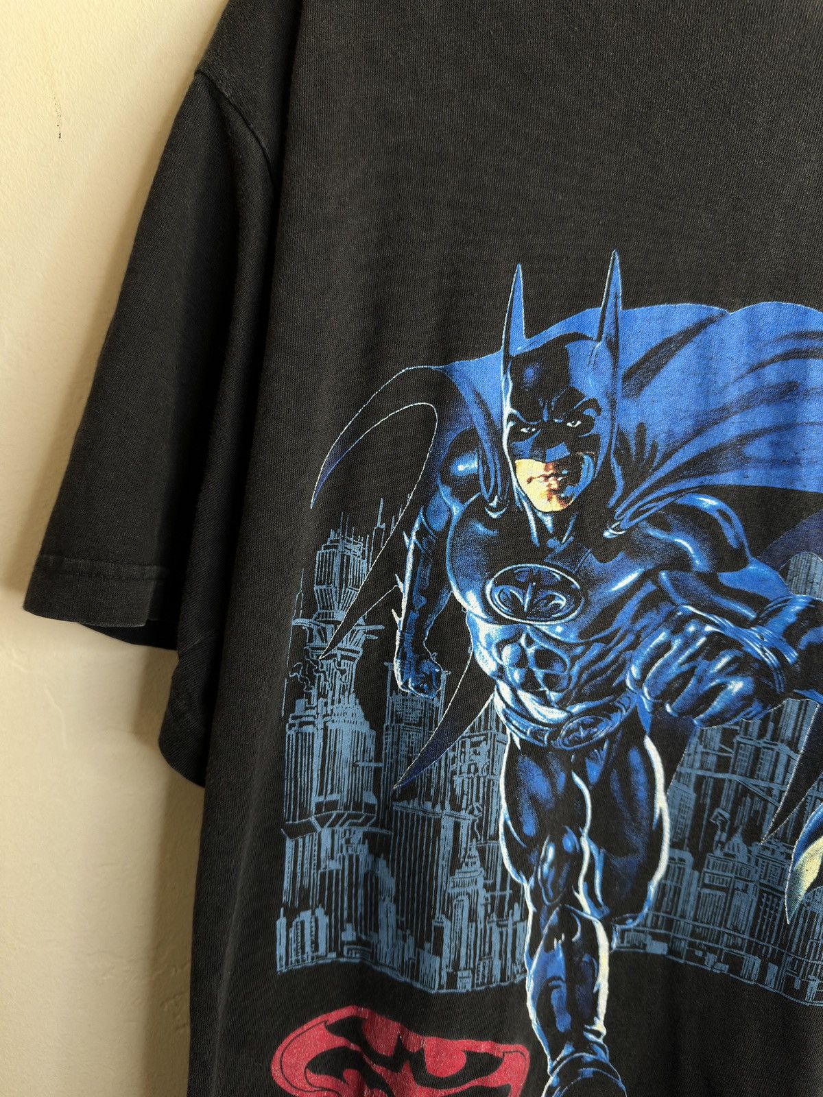 DC Comics *RARE* Vintage 90s Batman & Robin DC Comics AOP Wrap T-Shirt Size US L / EU 52-54 / 3 - 5 Thumbnail