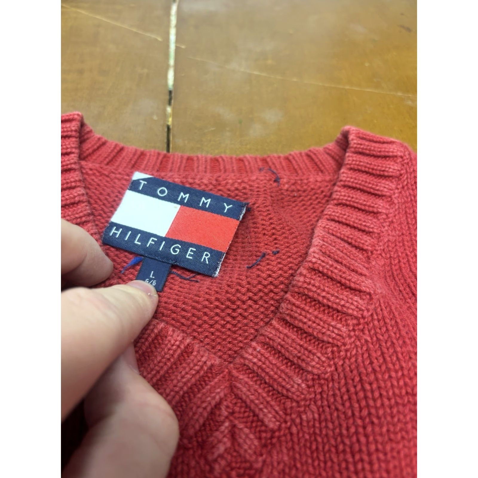 Tommy Hilfiger VINTAGE Tommy Hilfiger Sweater Vest L Red Crest Logo 100% Cotton V-Neck Mens Size US L / EU 52-54 / 3 - 2 Thumbnail
