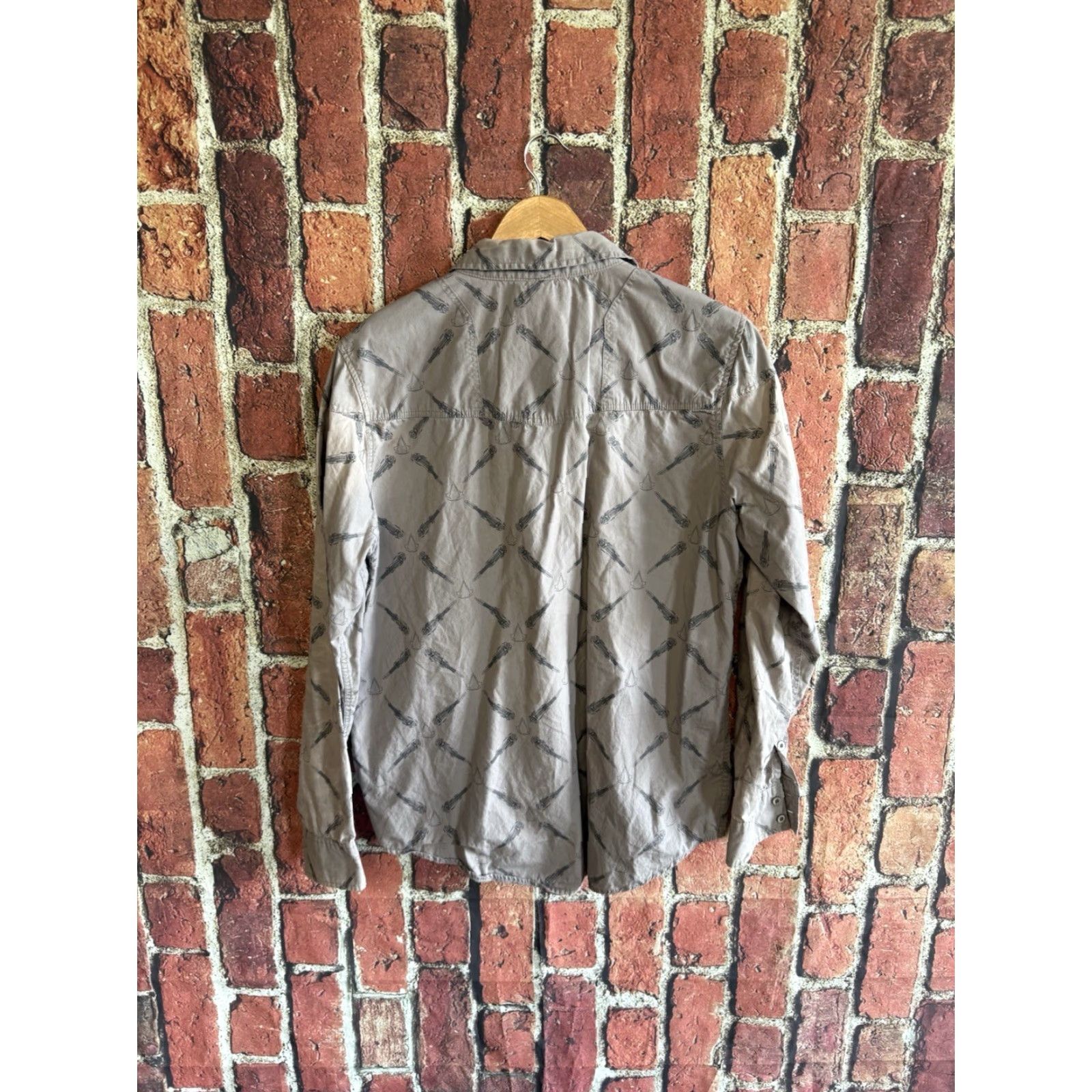 Vintage Assassins Creed Mens Gray Long Sleeve Button-Up Shirt Size Large Graphic Shirt Mens Gray Long Sleeve Button-Up Graphic Charter? Size US S / EU 44-46 / 1 - 2 Thumbnail