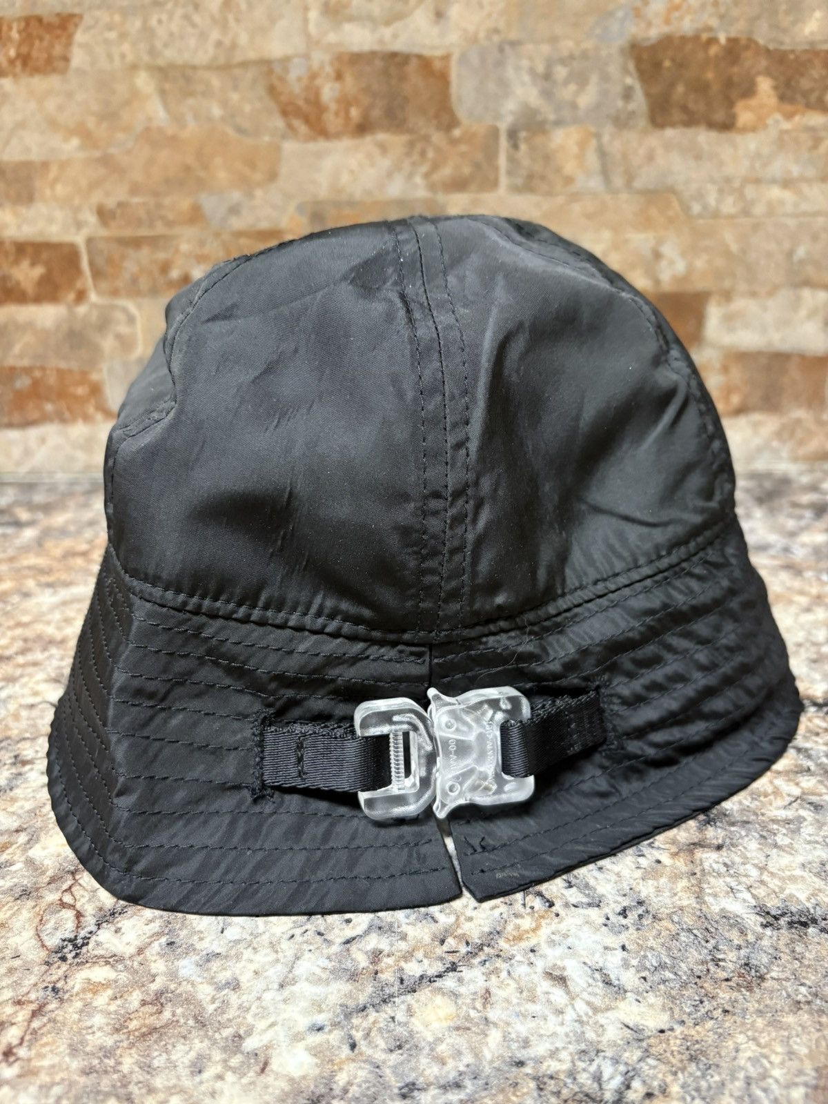 1017 ALYX 9SM 1017 Alyx 9SM Clear Buckle Bucket Hat Size ONE SIZE - 1 Thumbnail