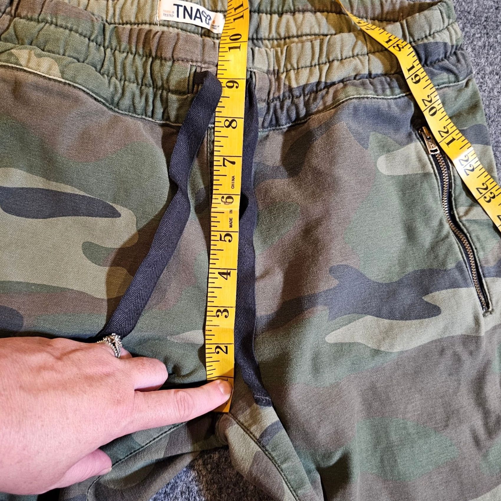 TNA TNA Pants Womens 6 Green Camo Joggers Zipper Pockets Sweatpants Casual Atheltic Shirt Size 28" / US 6 / IT 42 - 6 Thumbnail