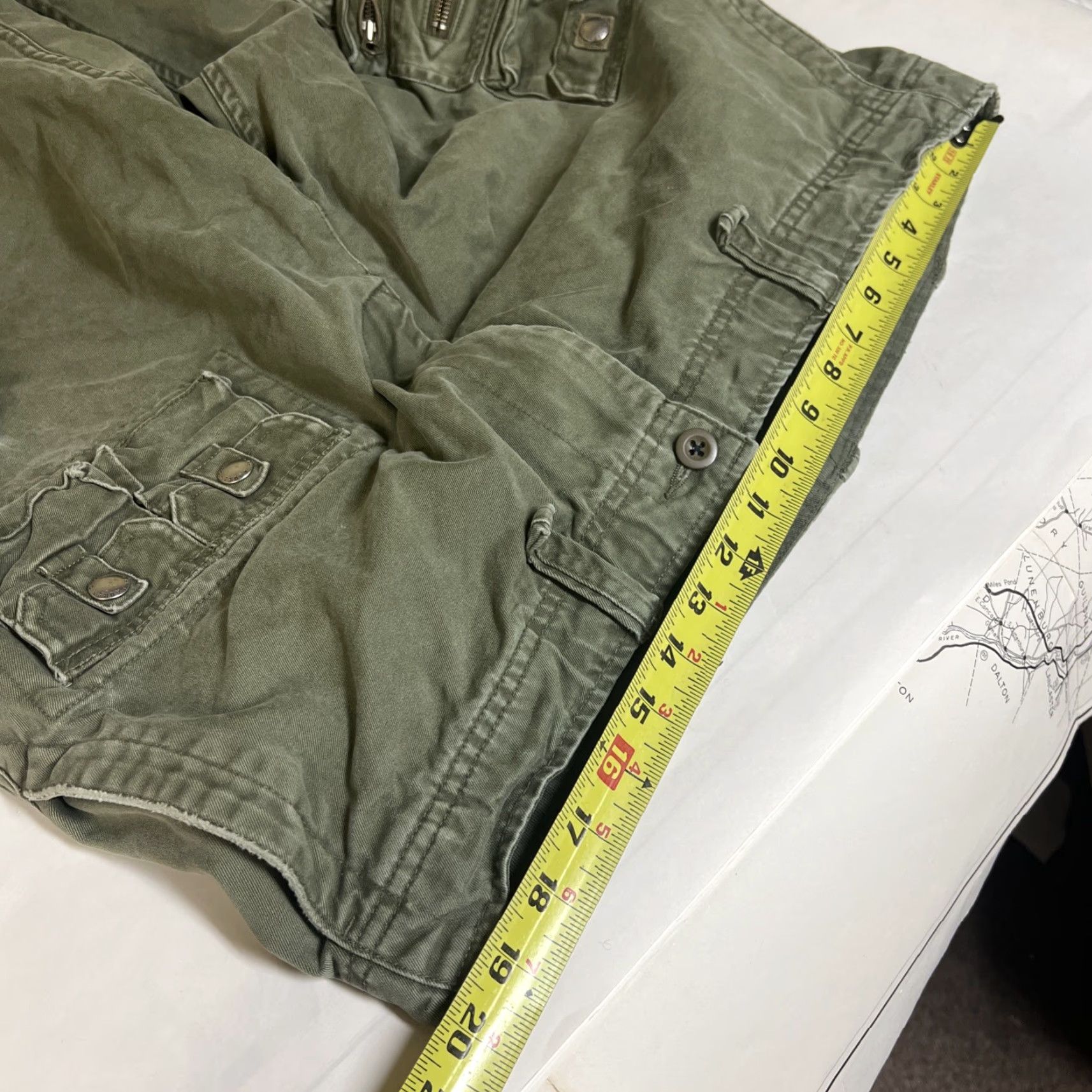 Polo Ralph Lauren VINTAGE Polo Ralph Lauren Mens Cargo Shorts Flat Front Army Green 40” Classic Pockets Button Zipper Cargo Classic Mens Size US L / EU 52-54 / 3 - 3 Thumbnail