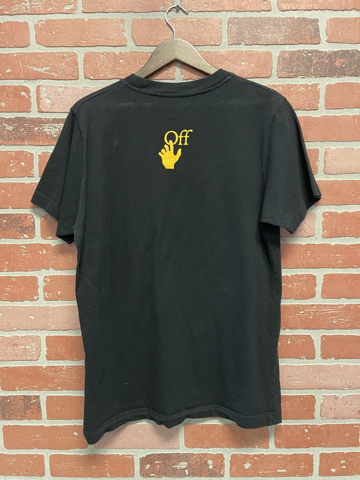 Off-White Size M - Off White Tee Graphic Print Black/Yellow Size US M / EU 48-50 / 2 - 5 Thumbnail