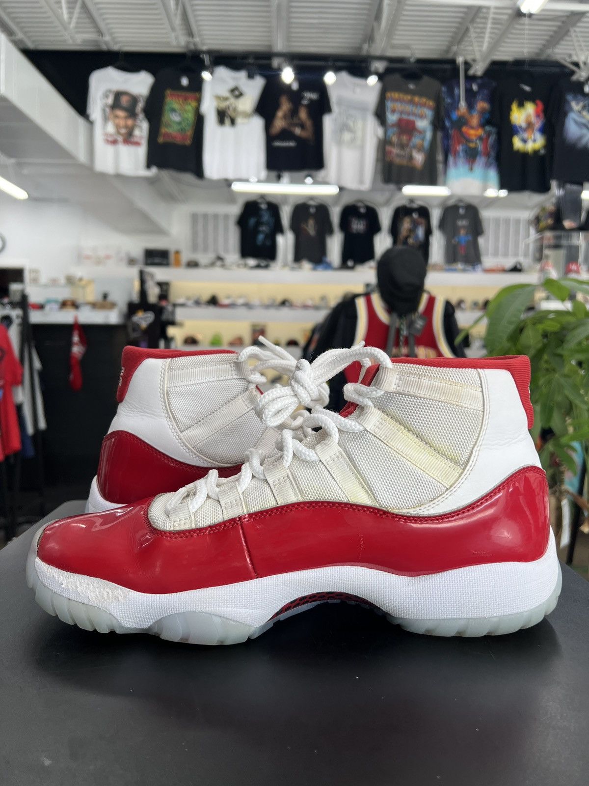 Jordan Brand Air Jordan 11 Cherry Sz. 10 (2022) Size US 10 / EU 43 - 3 Thumbnail