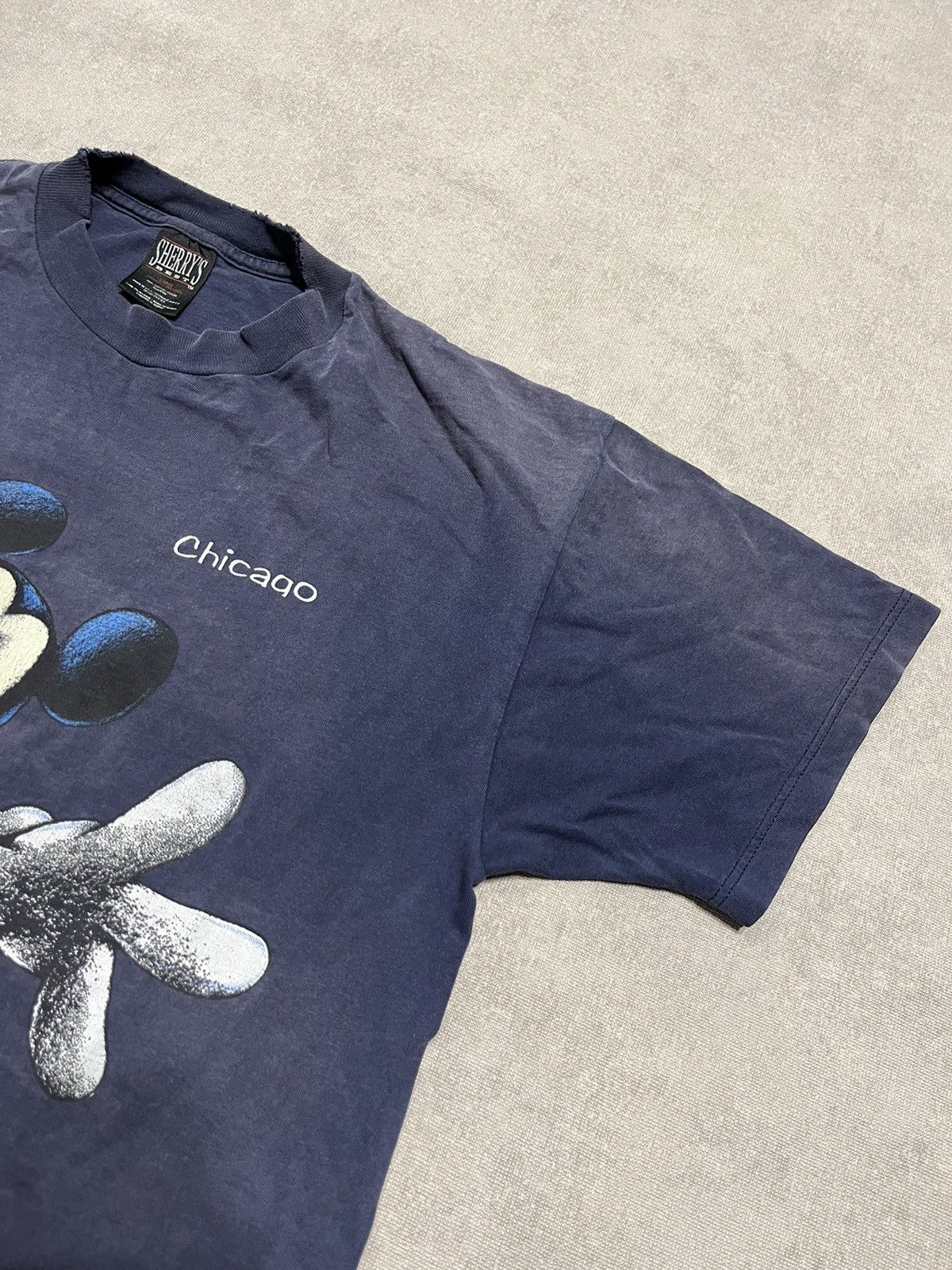 Mickey Mouse Vintage Disney Sherrys Mickey Mouse T Shirt Chicago 90s Mens Size US L / EU 52-54 / 3 - 3 Thumbnail